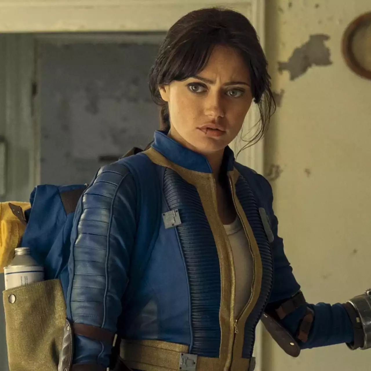 Девушка показала необычный косплей по Fallout, нарисовав костюм на голом теле Девушка показала необычный косплей по Fallout, нарисовав костюм на голом теле