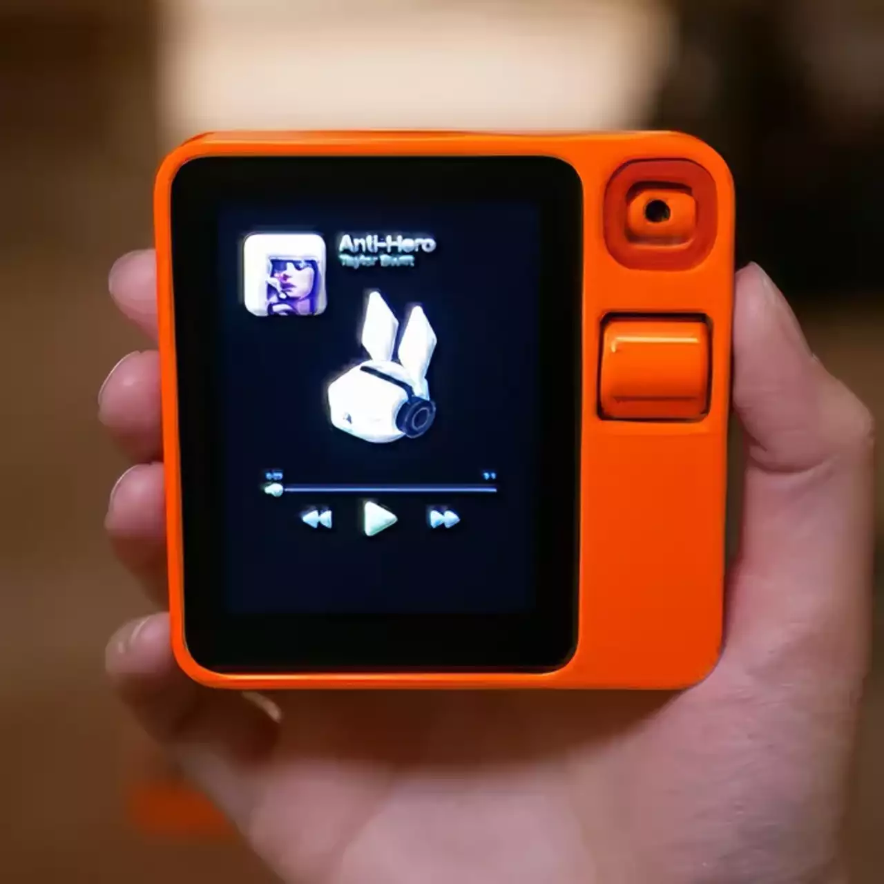Голосовой помощник Rabbit R1 — ещё одна попытка заменить смартфон. Неужели на этот раз получилось? Голосовой помощник Rabbit R1 — ещё одна попытка заменить смартфон. Неужели на этот раз получилось?