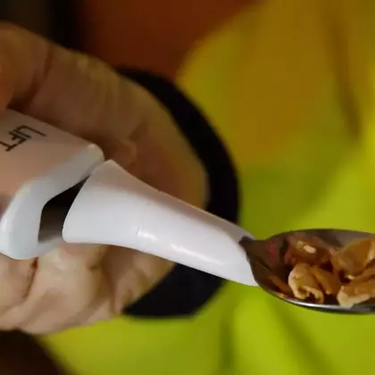В Японии разработали электрическую ложку, усиливающую солёный вкус