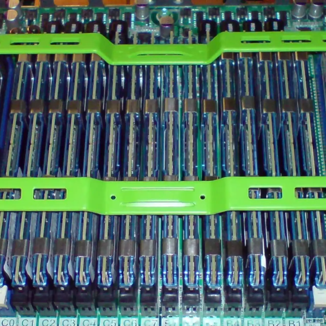 Представлена уникальная материнская плата от GIGABYTE