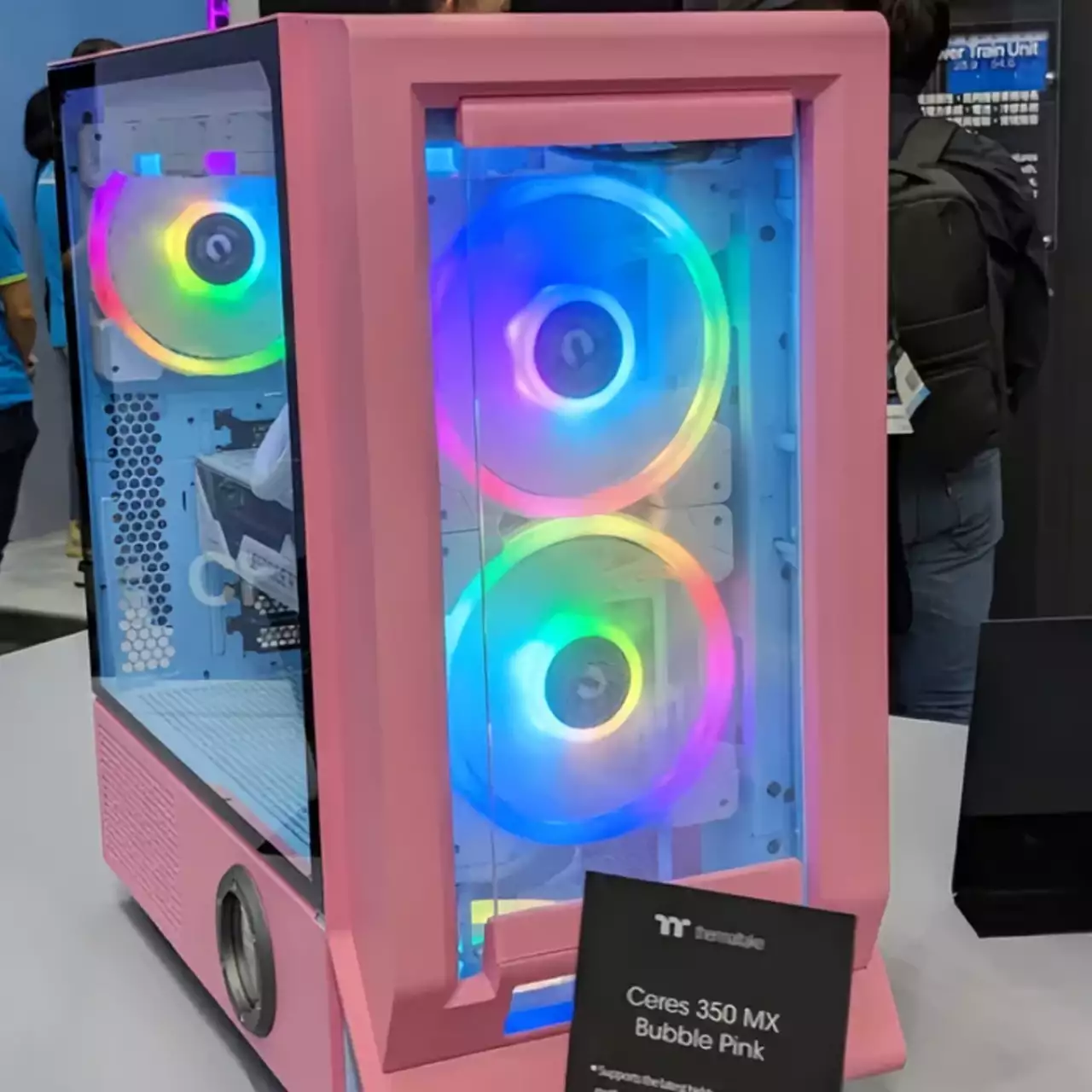 Thermaltake анонсировала корпус, который поддерживает материнские платы с тыловыми разъемами