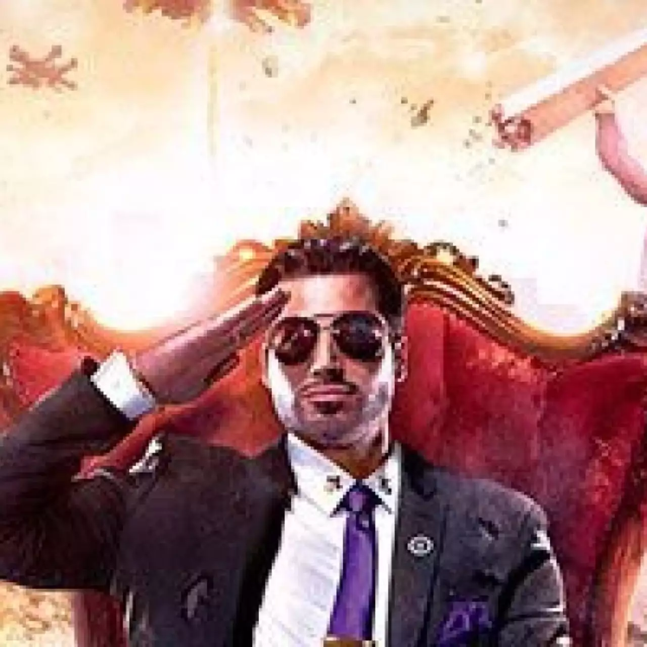 Обложки Saints Row 4 насыщены фиолетовым цветом