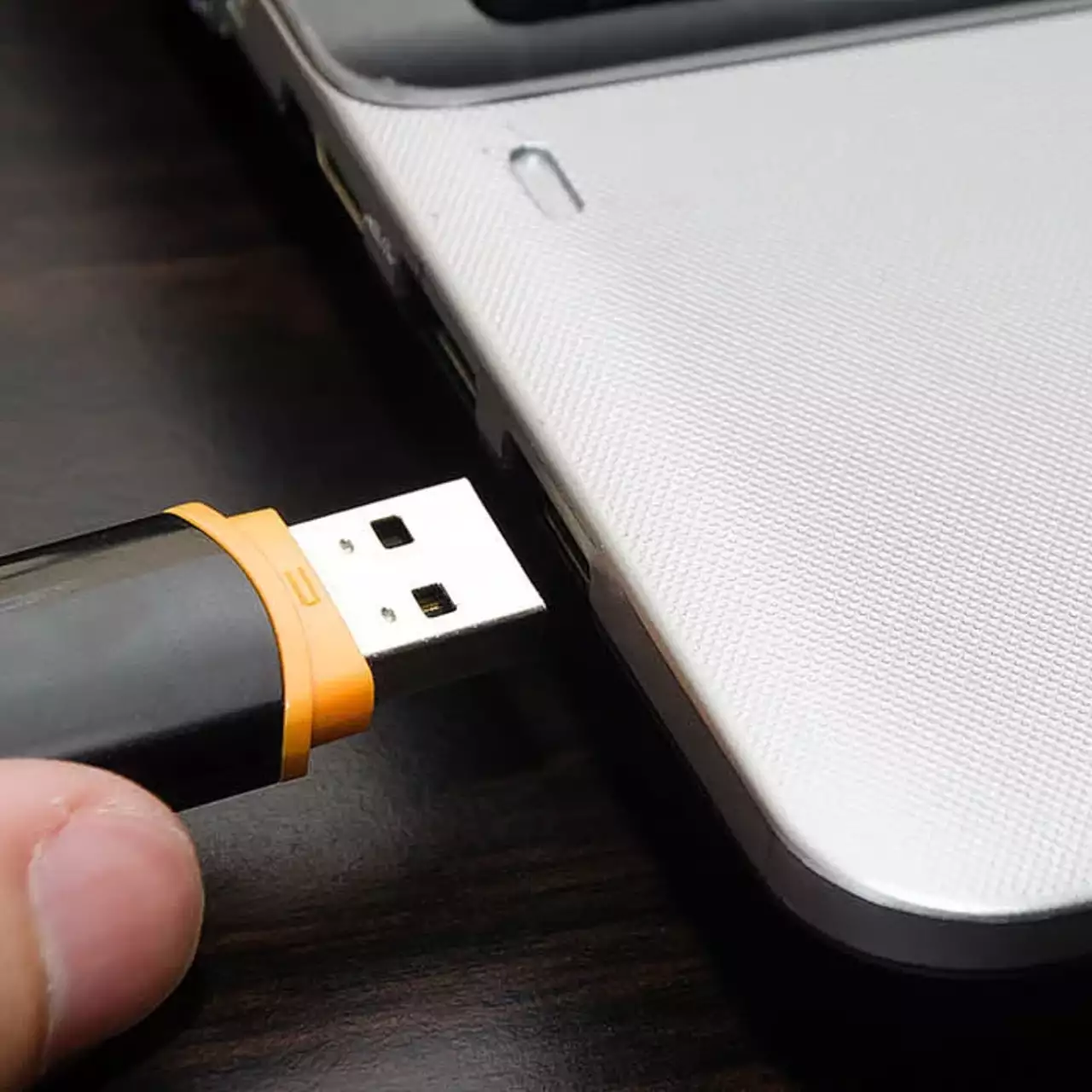 Стало известно можно ли использовать обычную флешку вместо SSD для игр Стало известно можно ли использовать обычную флешку вместо SSD для игр
