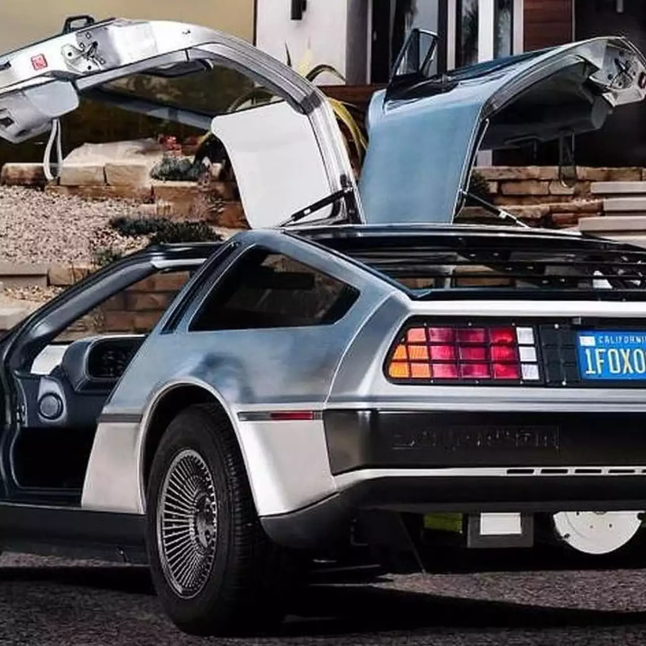 Представленный электрический DeLorean DMC-EV Представленный электрический DeLorean DMC-EV