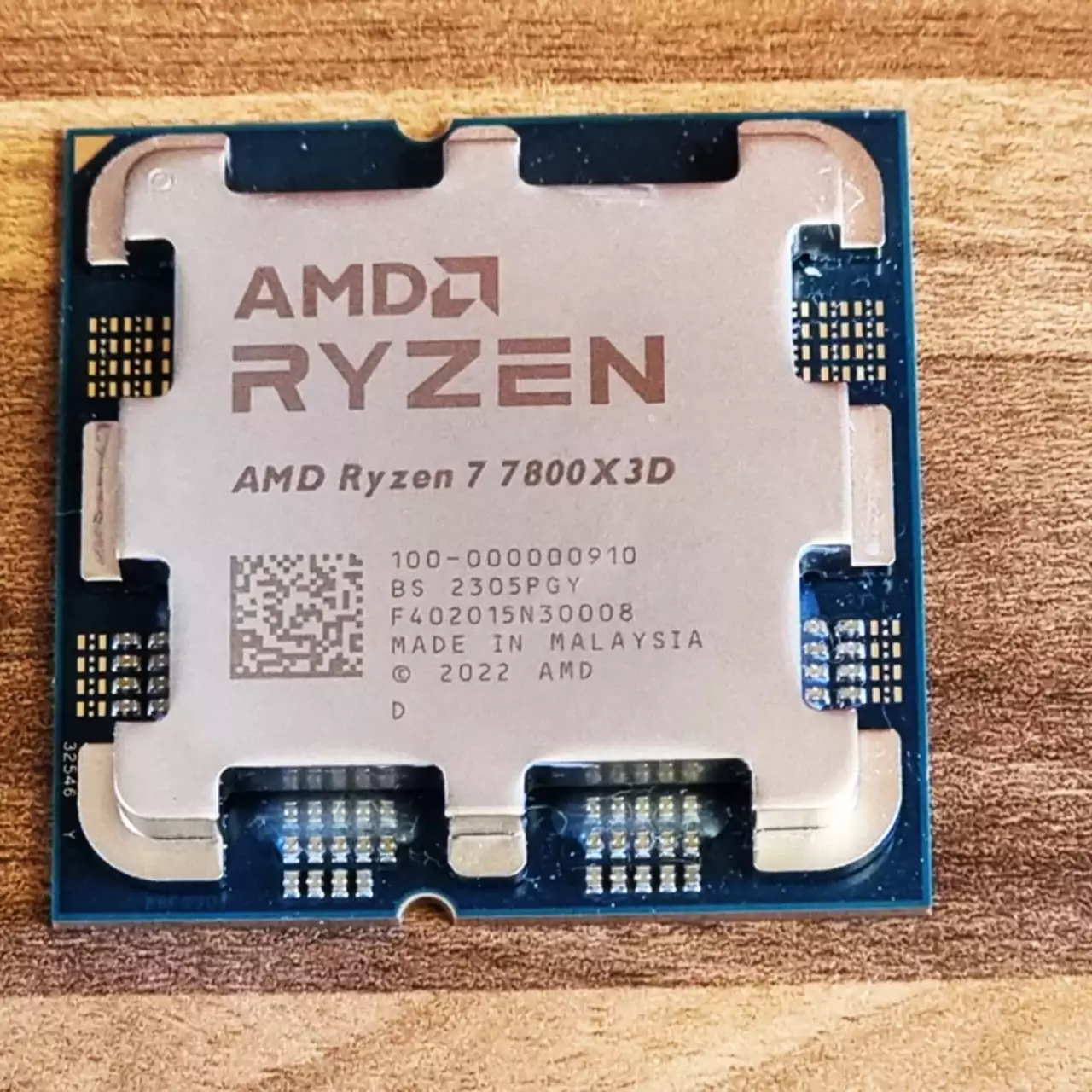 Ютубер нашел качественную подделку игрового процессора AMD Ryzen 7 7800X3D, которую сложно отличить от оригинала Ютубер нашел качественную подделку игрового процессора AMD Ryzen 7 7800X3D, которую сложно отличить от оригинала