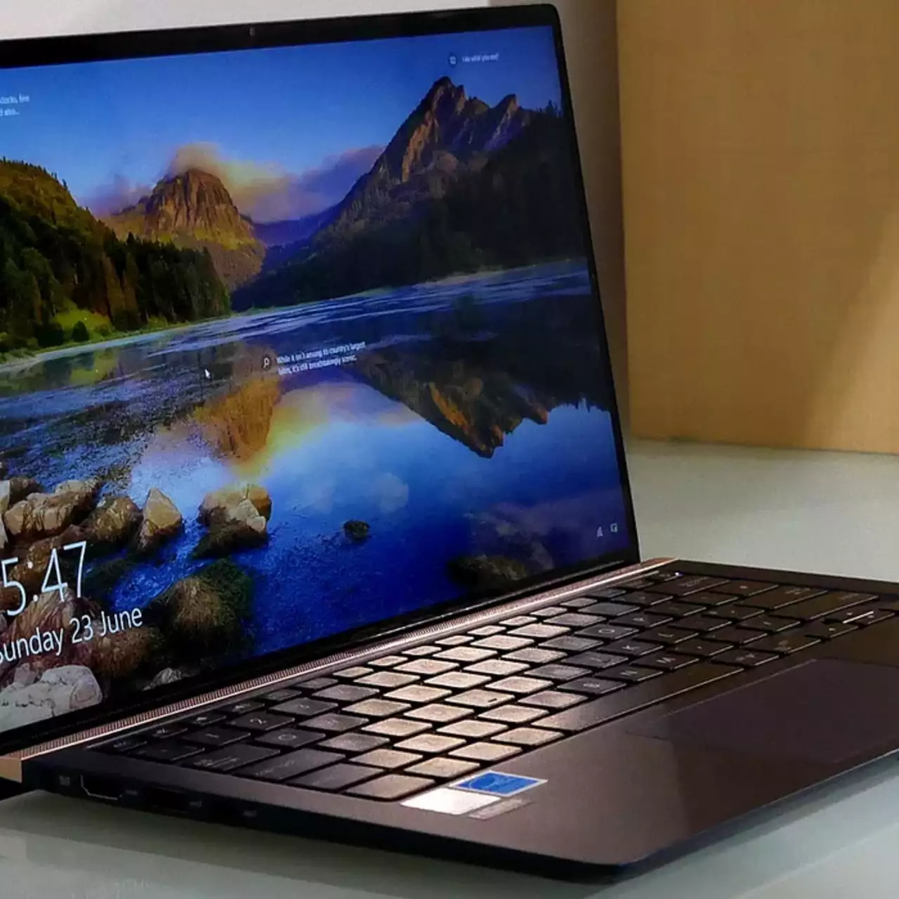 ASUS представила ZenBook 14 Air с OLED-экраном и длительной автономностью ASUS представила ZenBook 14 Air с OLED-экраном и длительной автономностью