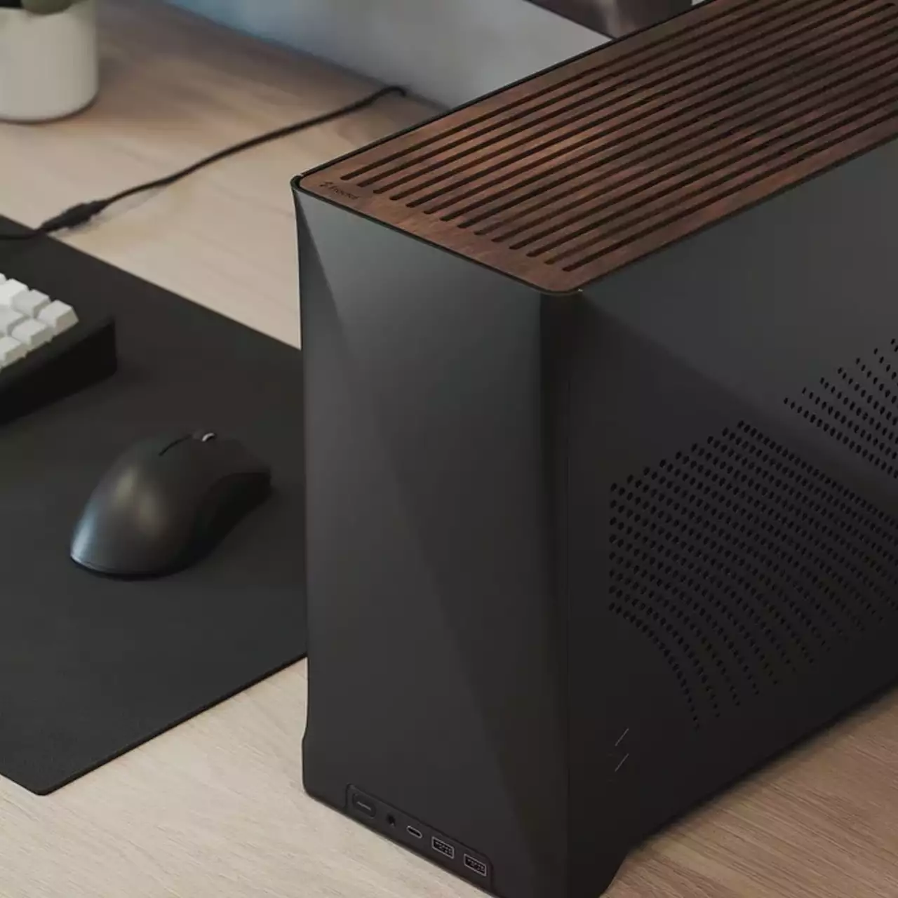 Fractal Design представила компактный корпус Era 2 с улучшенной системой охлаждения и деревянными элементами Fractal Design представила компактный корпус Era 2 с улучшенной системой охлаждения и деревянными элементами
