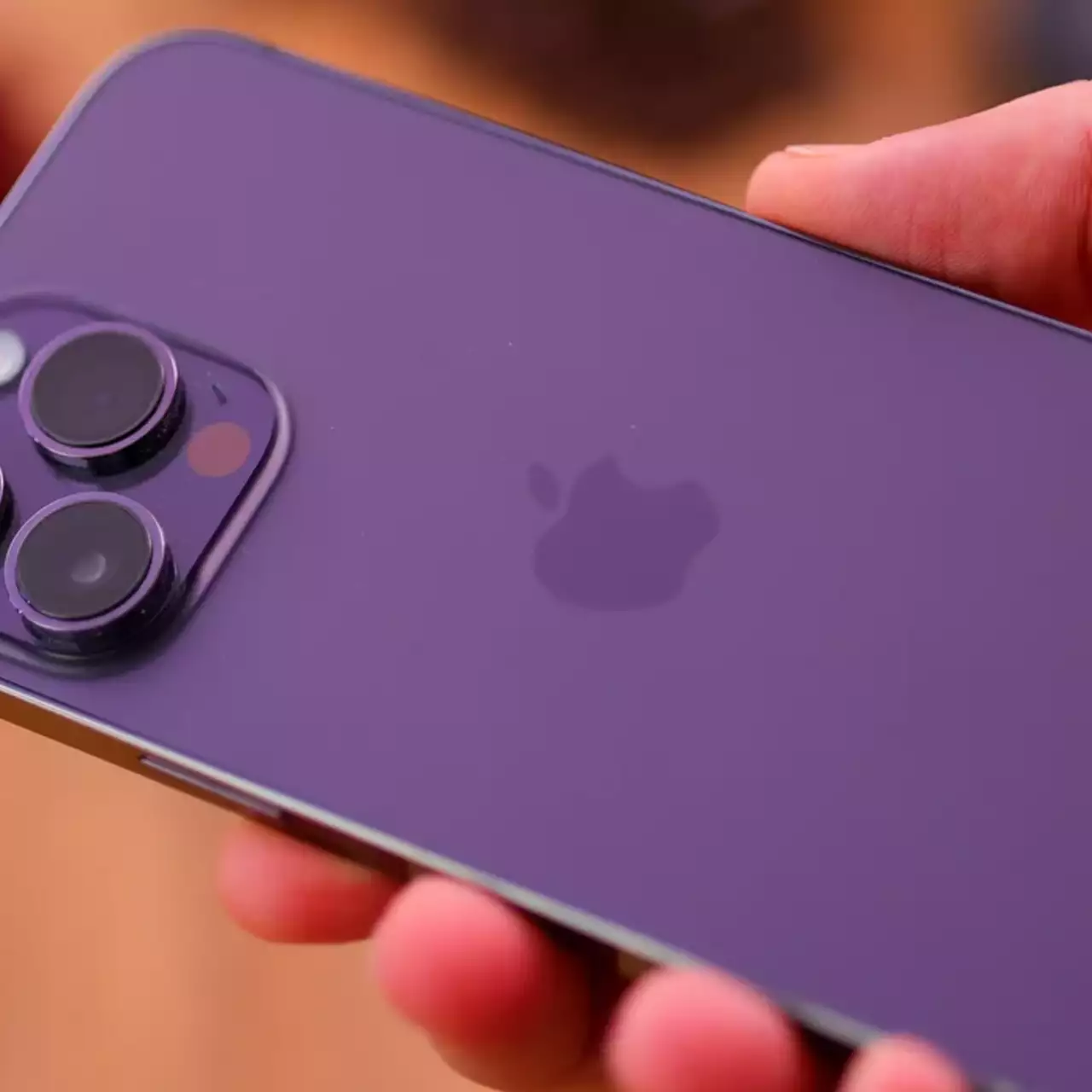 Правительство России одобрило идею обязательной установки RuStore в технике Apple Правительство России одобрило идею обязательной установки RuStore в технике Apple
