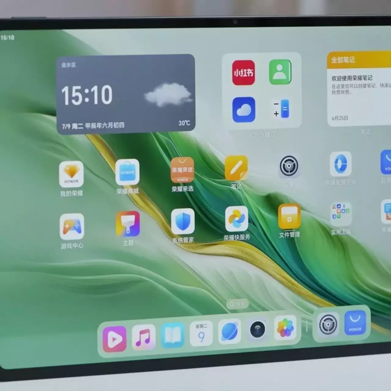 В российских магазинах начались продажи AI-планшета HONOR MagicPad 2