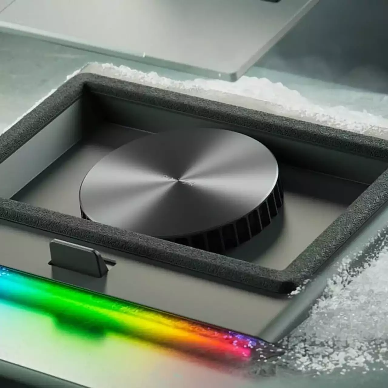 Razer представила охлаждающую подставку для ноутбуков с RGB-подсветкой Razer представила охлаждающую подставку для ноутбуков с RGB-подсветкой