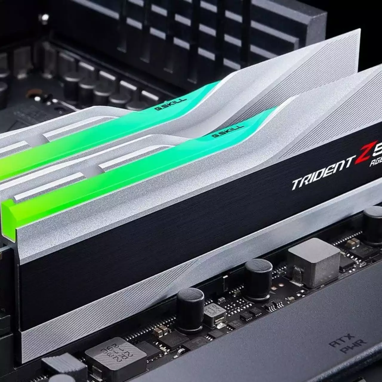 Компания G.Skill представила свою память с тактовым генератором в наборе ASUS ROG Premium Компания G.Skill представила свою память с тактовым генератором в наборе ASUS ROG Premium