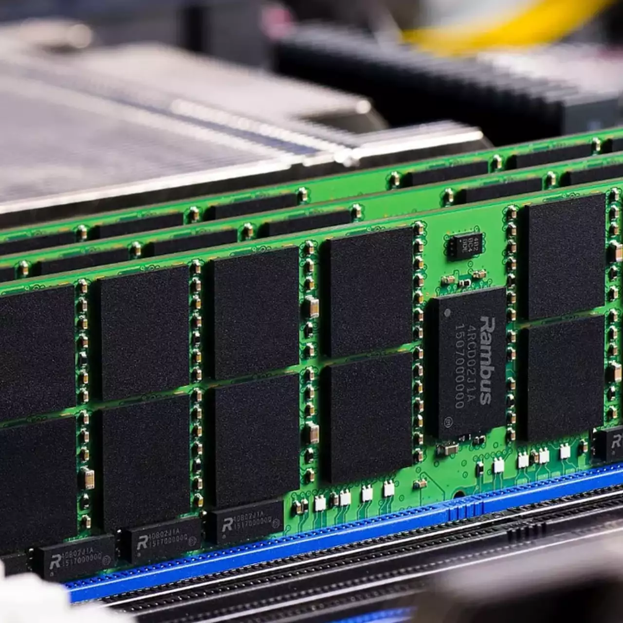 Rambus представила набор компонентов для памяти DDR5 MRDIMM-12800 и RDIMM-8000