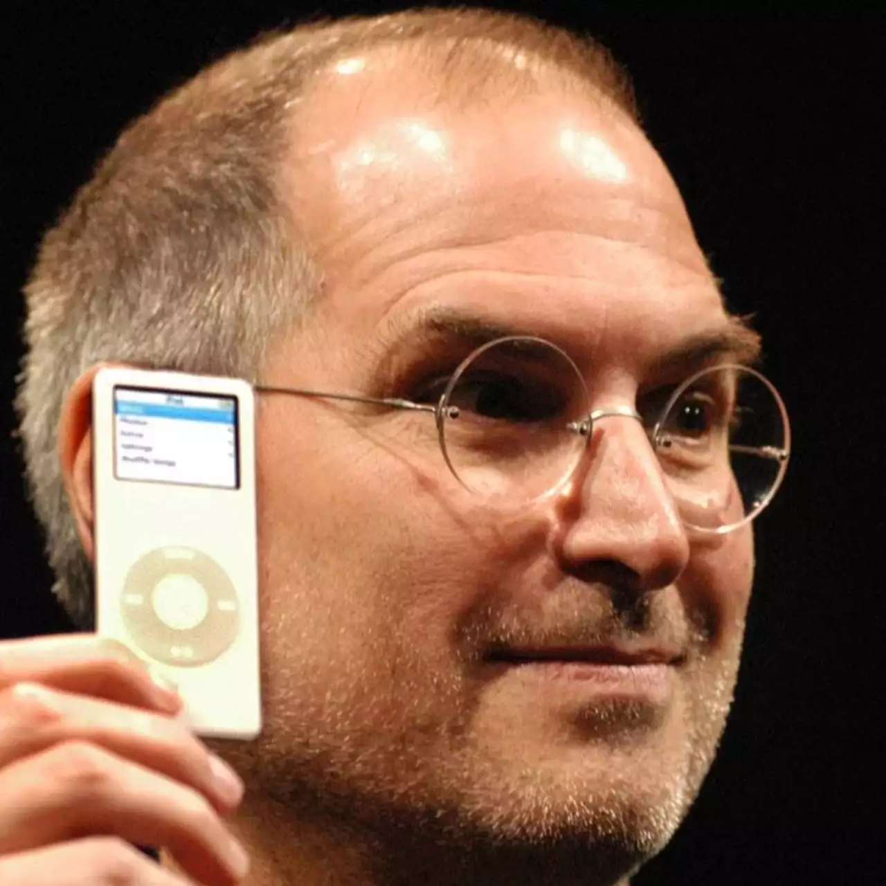 1.000 songs in your pocket — 23 года назад Стив Джобс представил первый Ipod 1.000 songs in your pocket — 23 года назад Стив Джобс представил первый Ipod