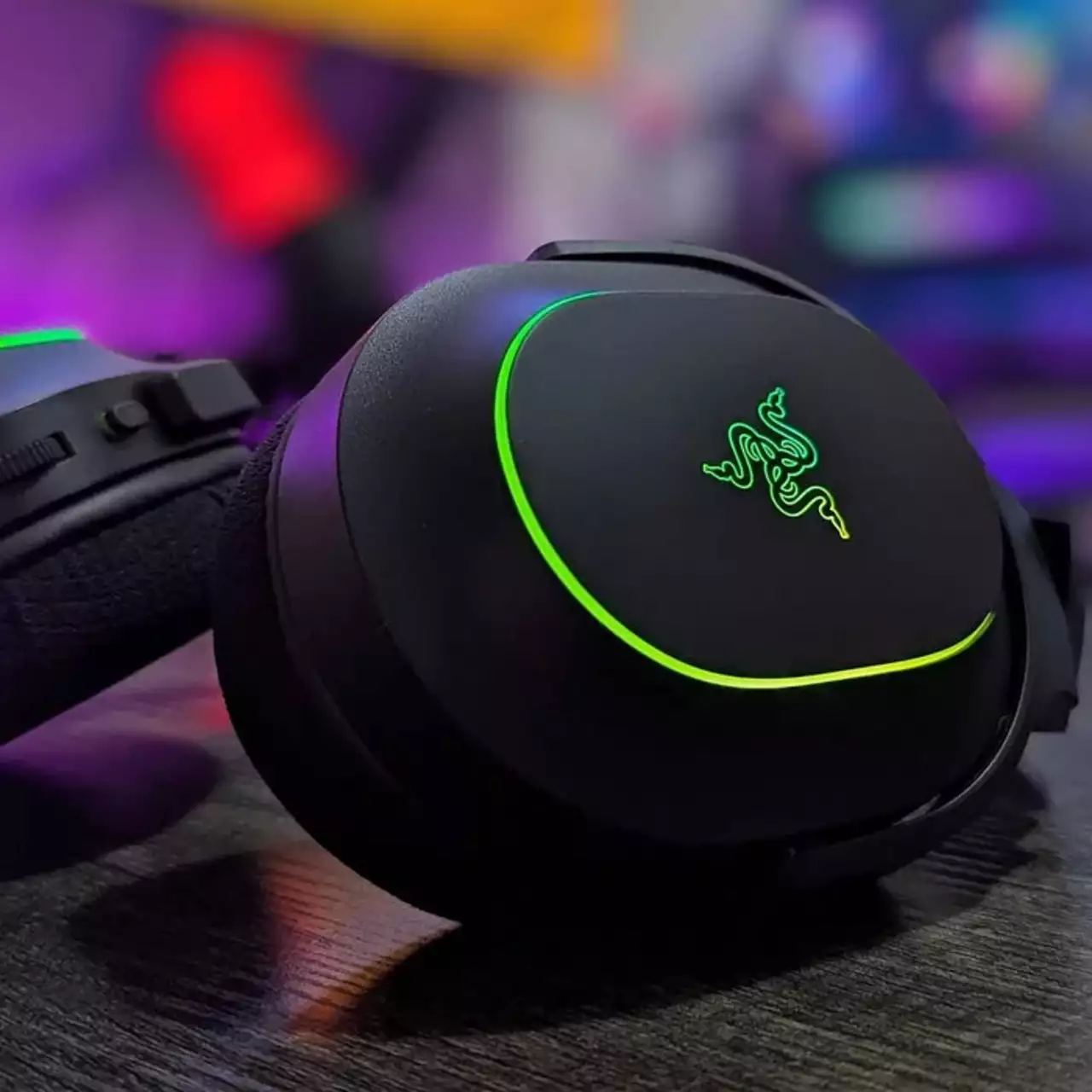 Razer выпустила Barracuda X Chroma с RGB и поддержкой двух беспроводных режимов Razer выпустила Barracuda X Chroma с RGB и поддержкой двух беспроводных режимов