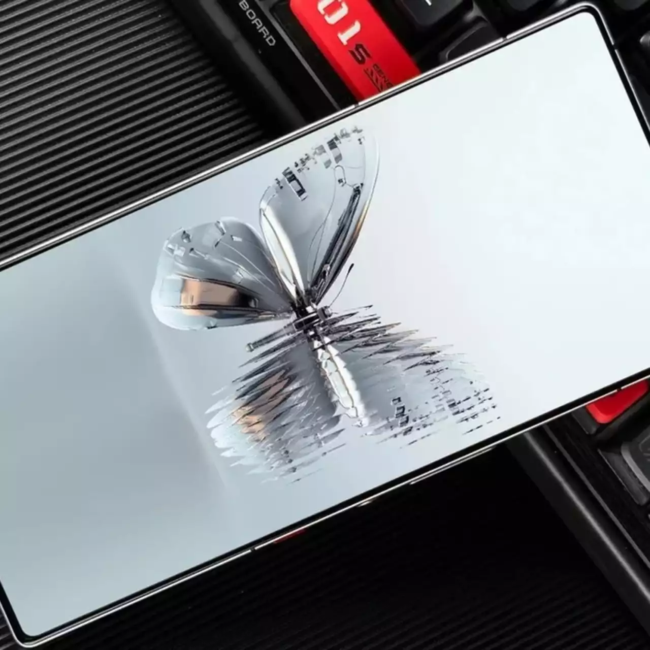 Раскрыт внешний вид самого мощного игрового смартфона Red Magic 10 Pro+ Раскрыт внешний вид самого мощного игрового смартфона Red Magic 10 Pro+