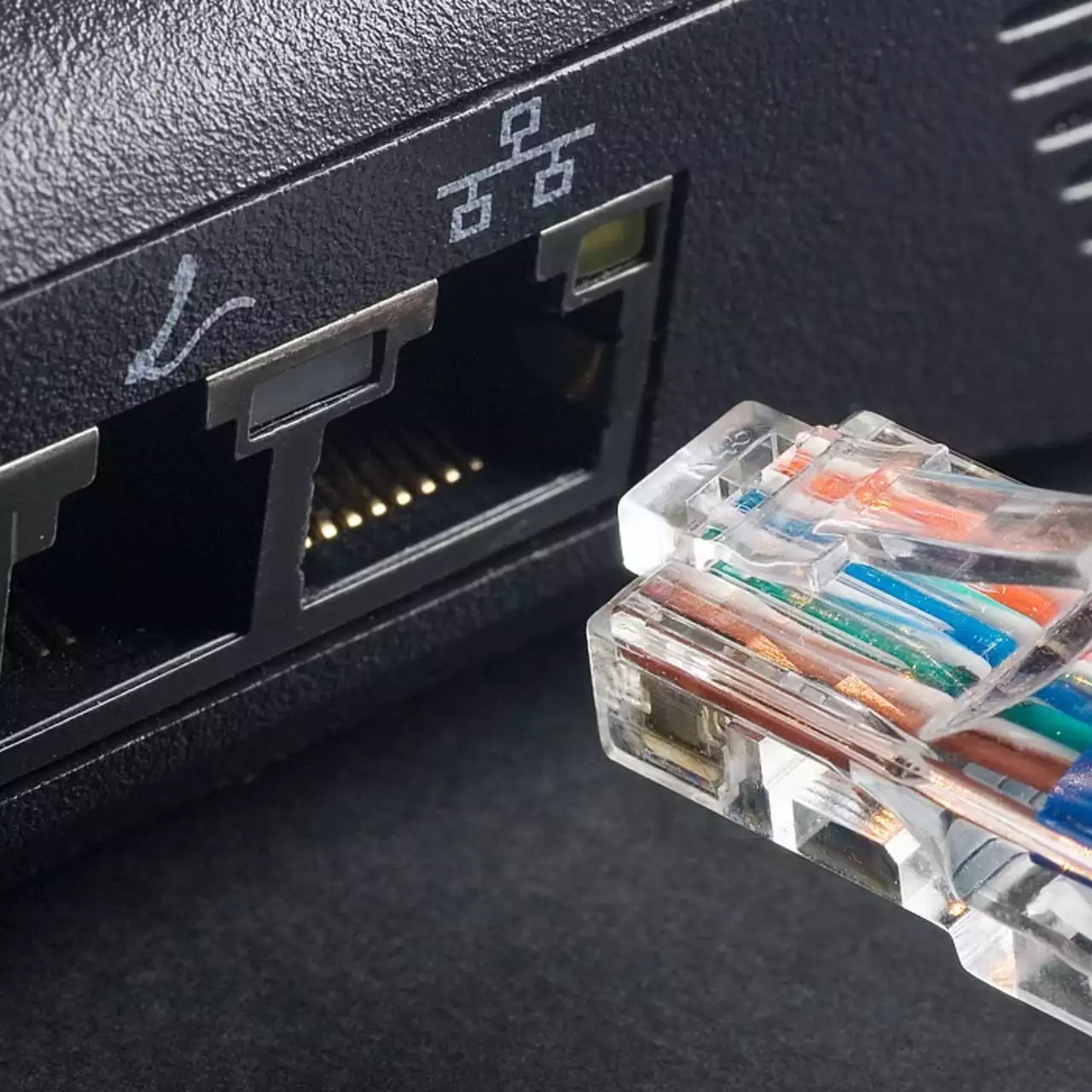 В Японии выпустили безопасный Ethernet-кабель с магнитным разъёмом В Японии выпустили безопасный Ethernet-кабель с магнитным разъёмом