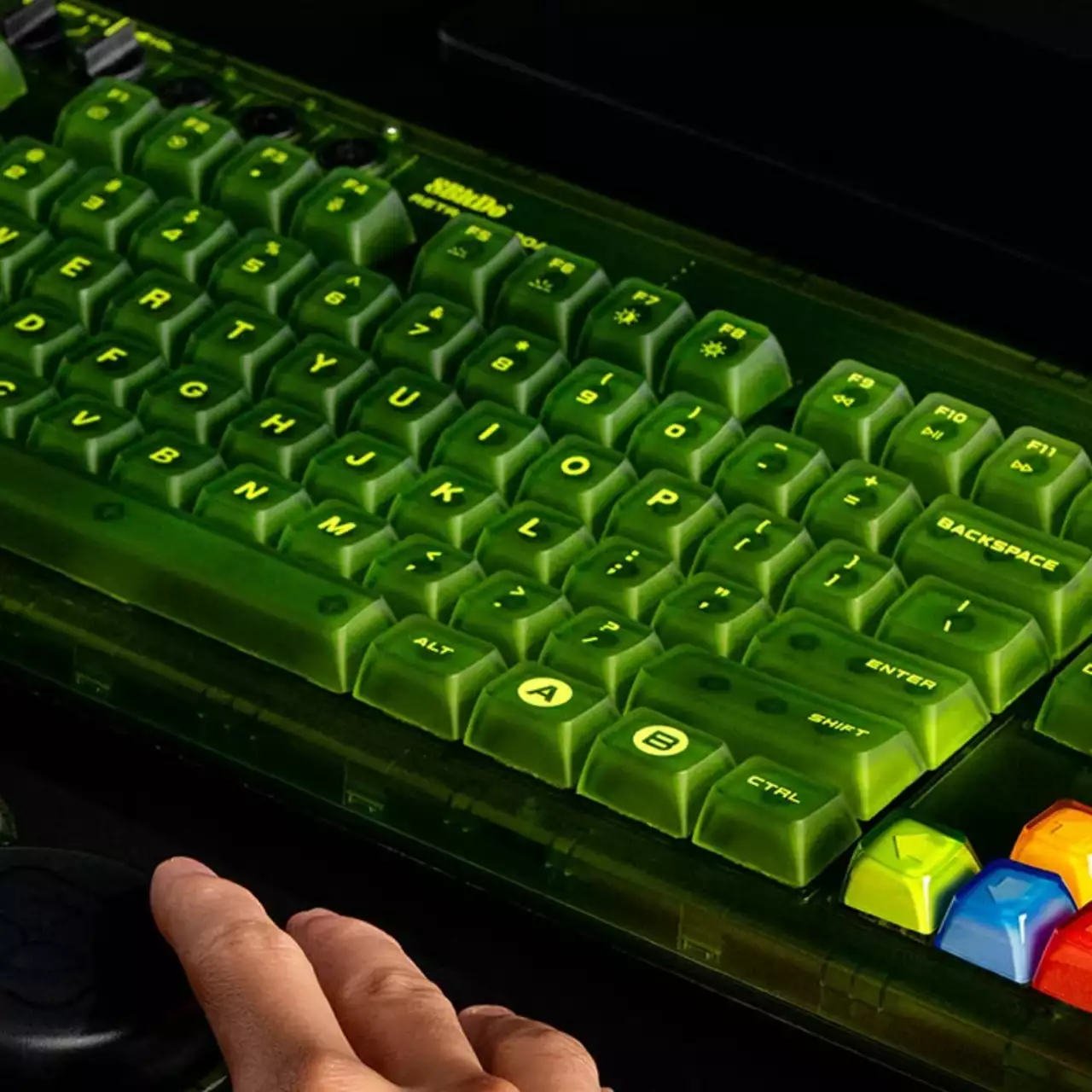8BitDo представила механическую клавиатуру и мышь в стиле оригинальной Xbox 2001 года 8BitDo представила механическую клавиатуру и мышь в стиле оригинальной Xbox 2001 года