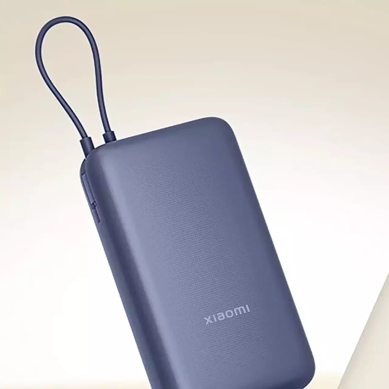 Xiaomi выпустила доступный пауэрбанк с защитой от перегрева и кабелем Xiaomi выпустила доступный пауэрбанк с защитой от перегрева и кабелем