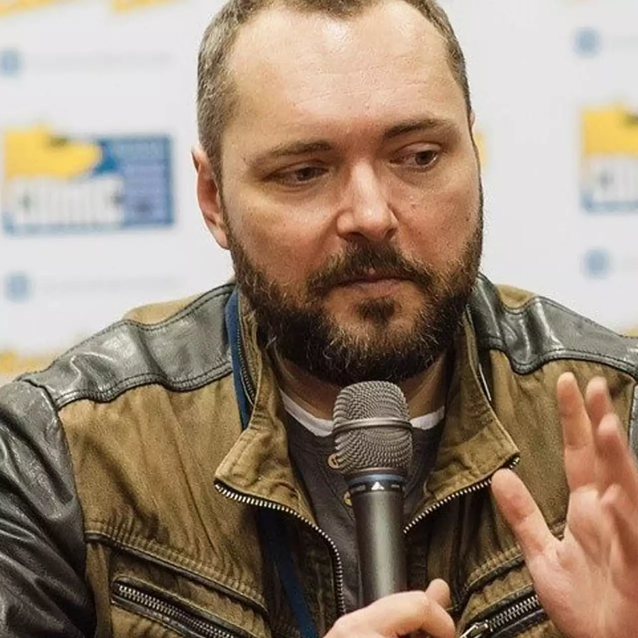 Интервью с автором «Сказок Старой Руси» Романом Папсуевым на «РЭД Экспо»: «мы сделали не какашку» Интервью с автором «Сказок Старой Руси» Романом Папсуевым на «РЭД Экспо»: «мы сделали не какашку»