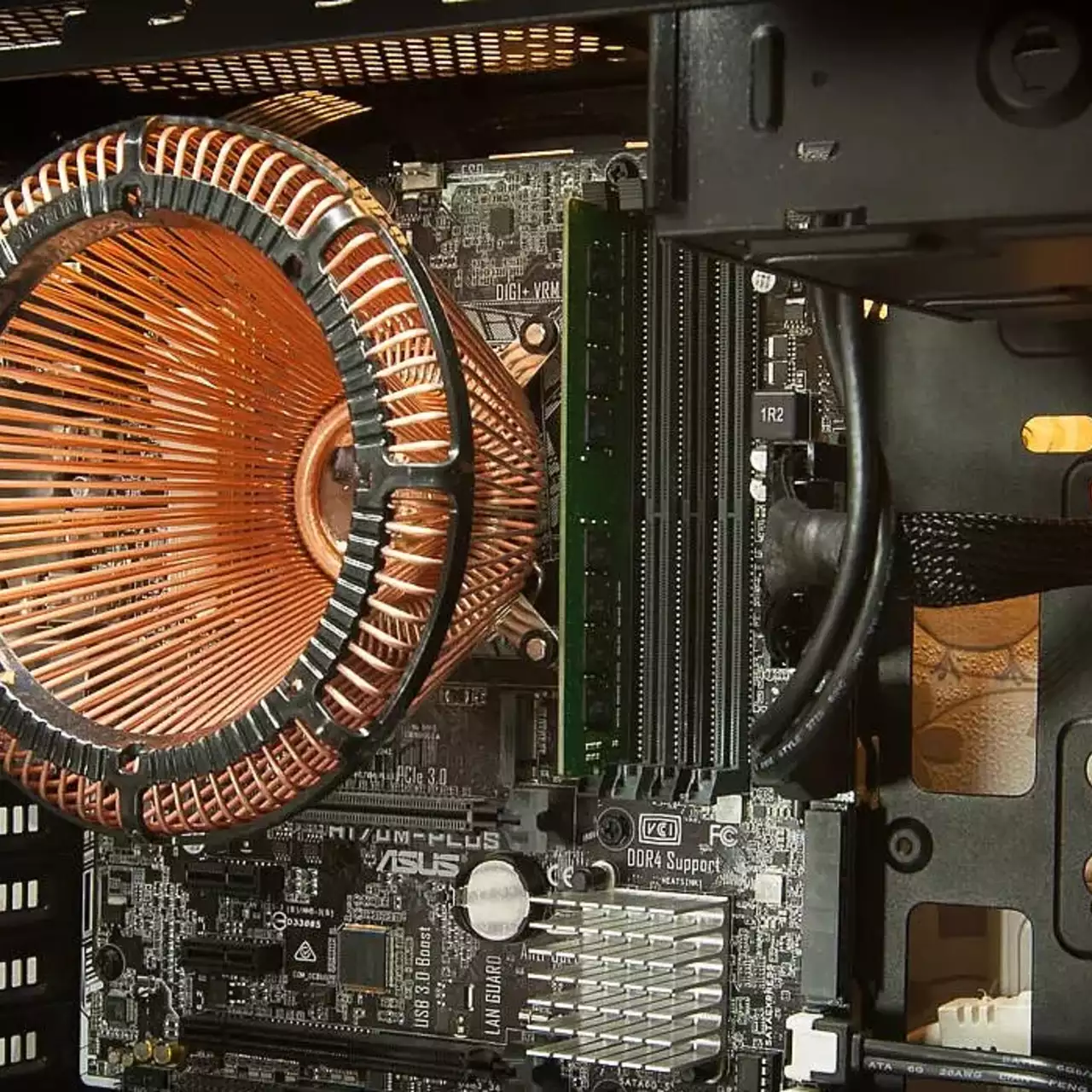 ASUS показала, как работает AMD Ryzen 9 9950X с пассивным охлаждением ASUS показала, как работает AMD Ryzen 9 9950X с пассивным охлаждением
