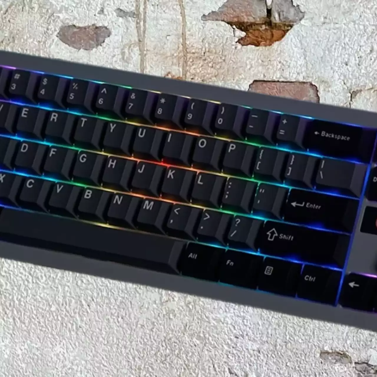 Xiaomi готовит компактную клавиатуру MK71 Pro с цифровым дисплеем и RGB-подсветкой