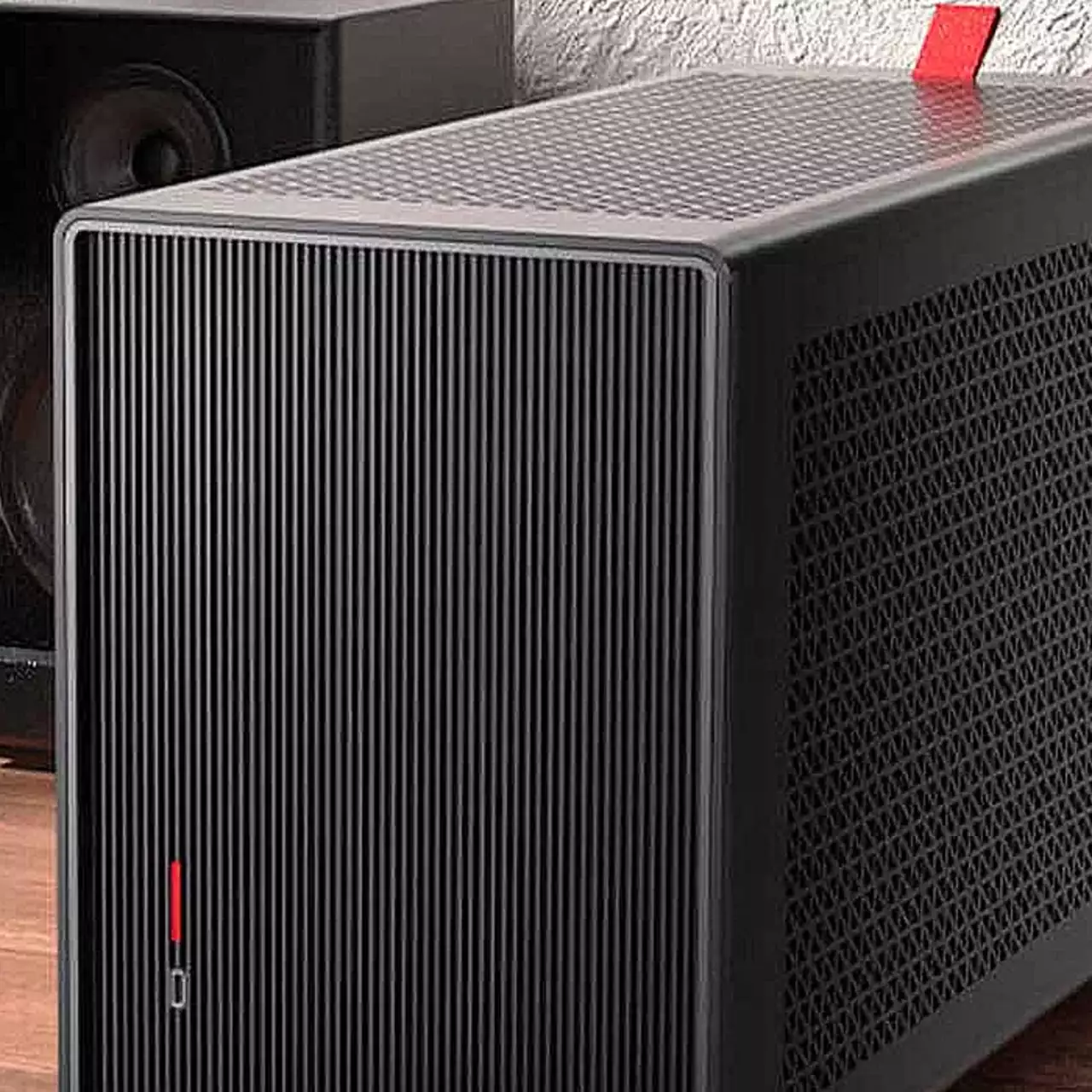 Компания Antec представила алюминиевый корпус Performance 1 M для мини-систем