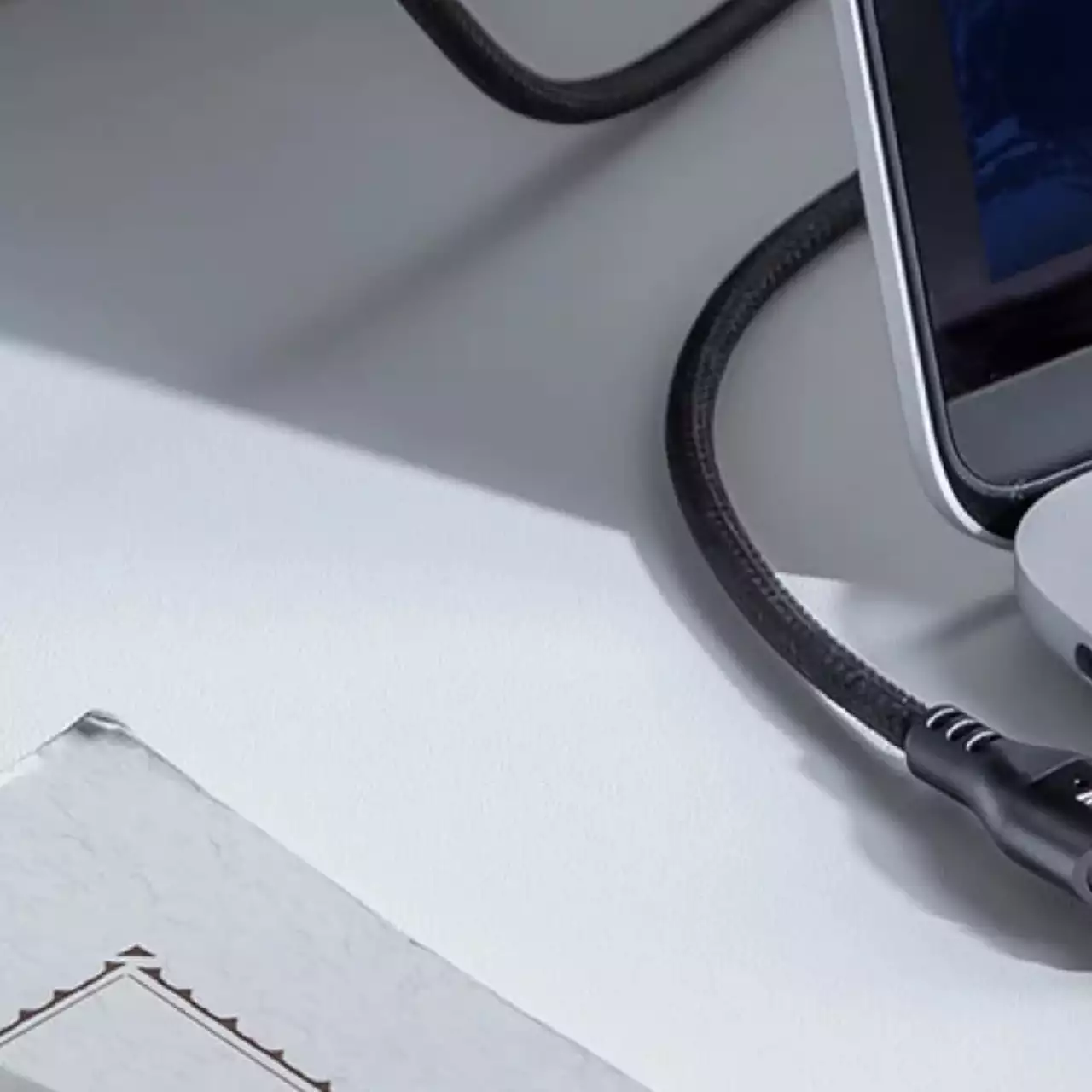 Представлены USB-кабели с шарниром и поддержкой Power Delivery Представлены USB-кабели с шарниром и поддержкой Power Delivery