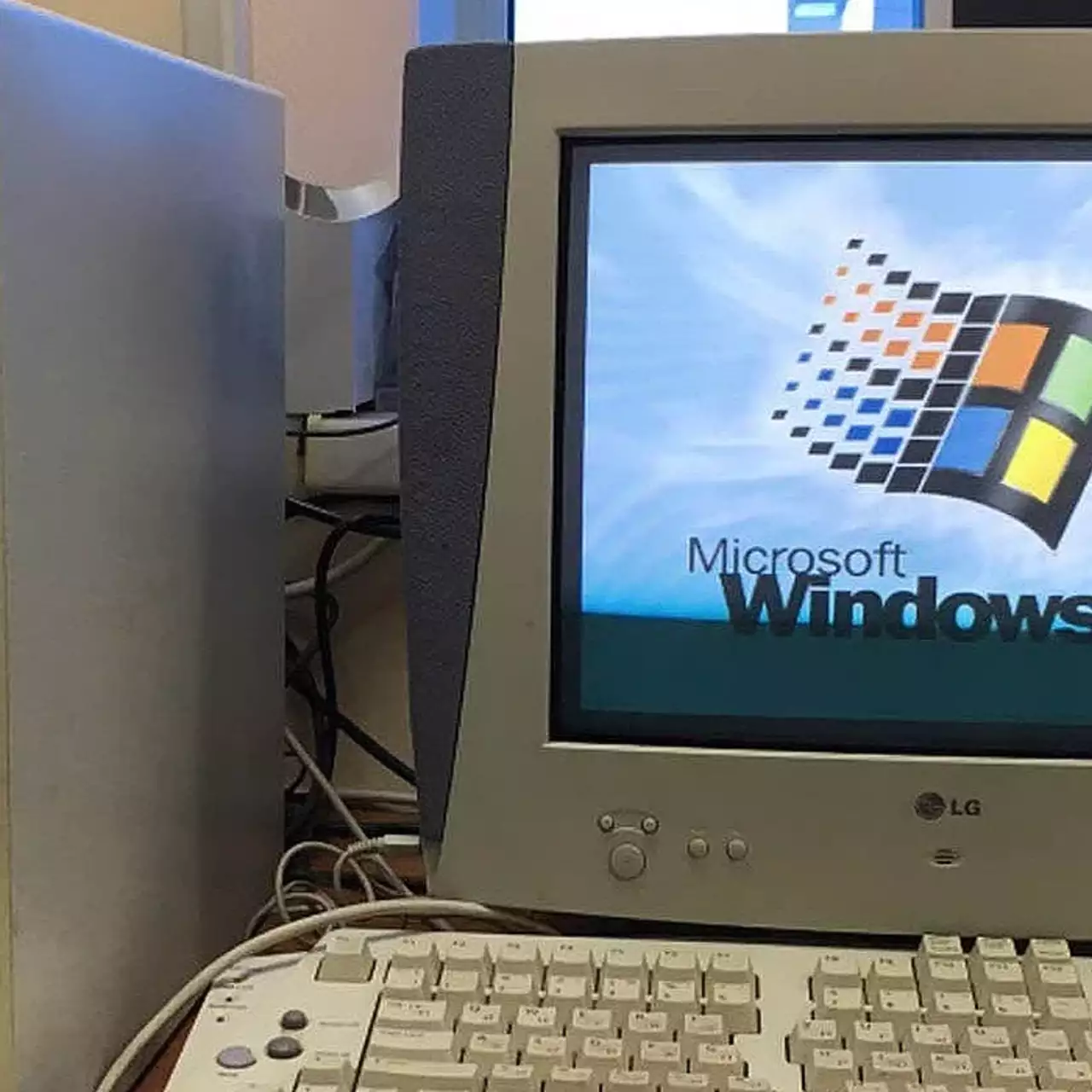 Исследователи протестировали нейросеть на Windows 98 — результат удивляет Исследователи протестировали нейросеть на Windows 98 — результат удивляет