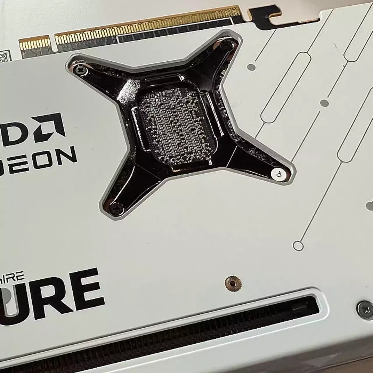 AMD готовит Radeon RX 9070 XT с ценой от $479