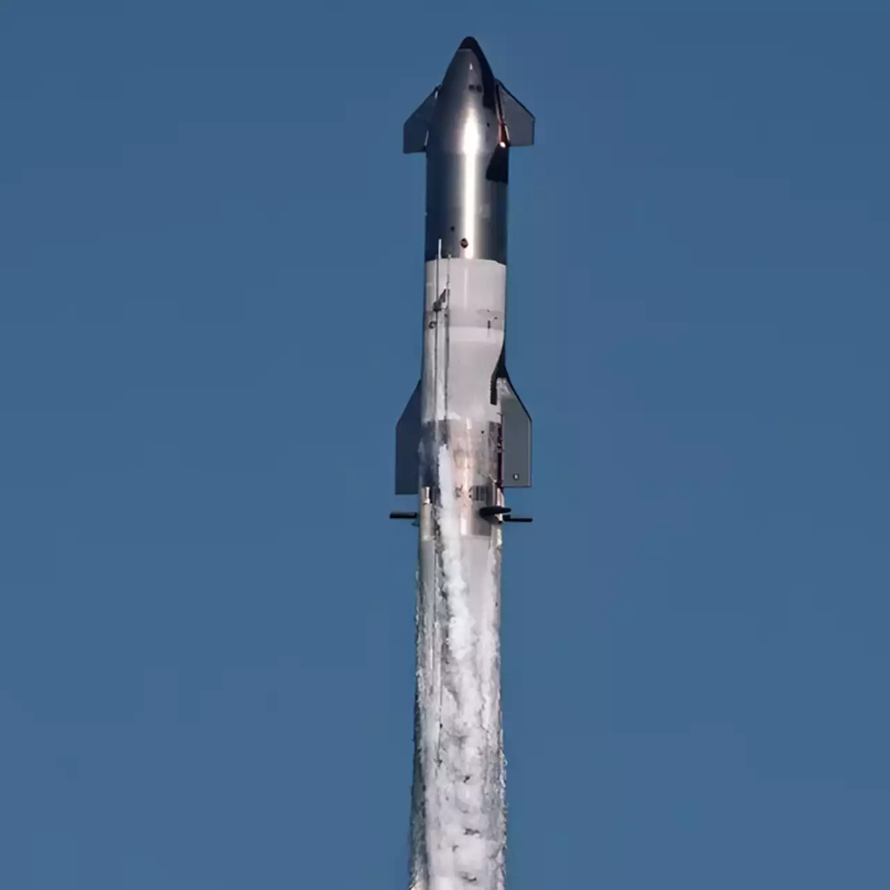 Прототип корабля Starship взорвался во время испытательного полета Прототип корабля Starship взорвался во время испытательного полета