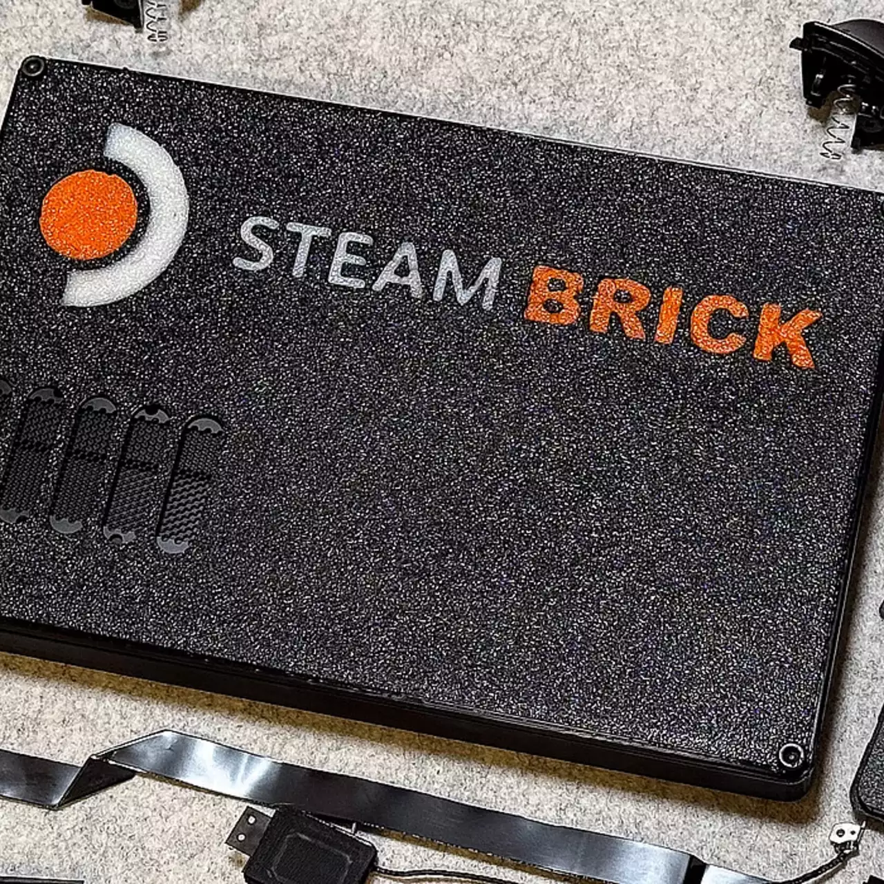 Представлена Steam Brick — уникальная версия консоли Valve без экрана и контроллеров