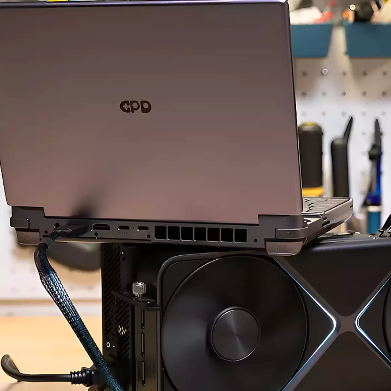 RTX 5090 протестировали с портативной консолью — работает, но не идеально RTX 5090 протестировали с портативной консолью — работает, но не идеально