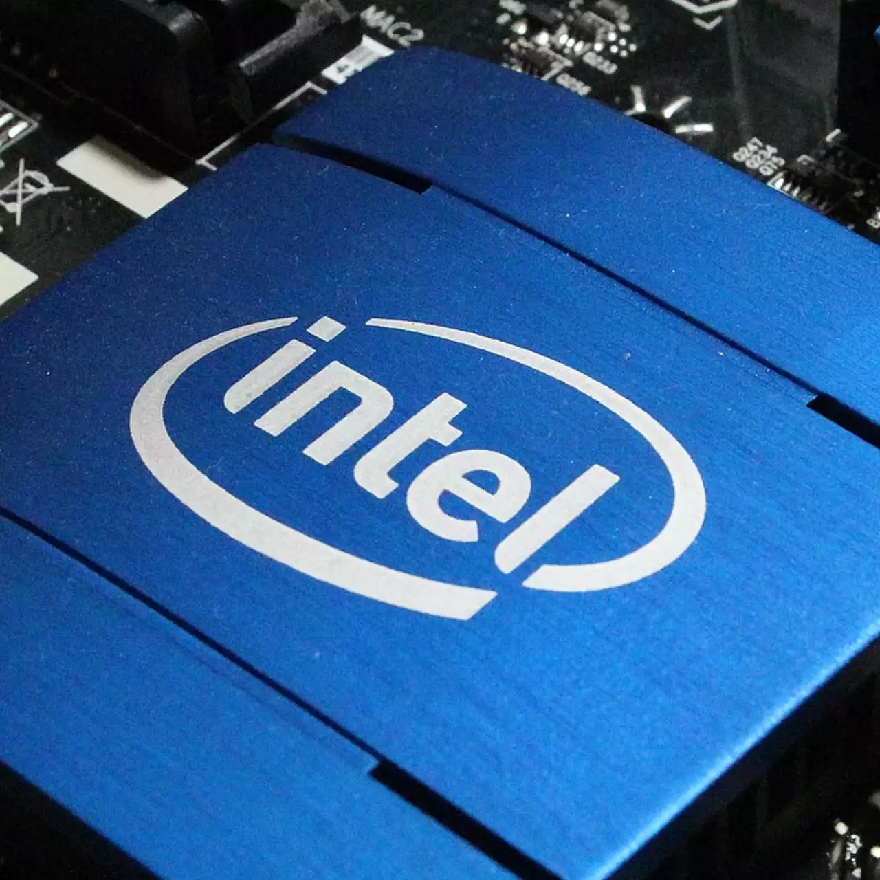 Intel заявила, что AMD и NVIDIA подвергают пользователей риску из-за неисправленных уязвимостей Intel заявила, что AMD и NVIDIA подвергают пользователей риску из-за неисправленных уязвимостей