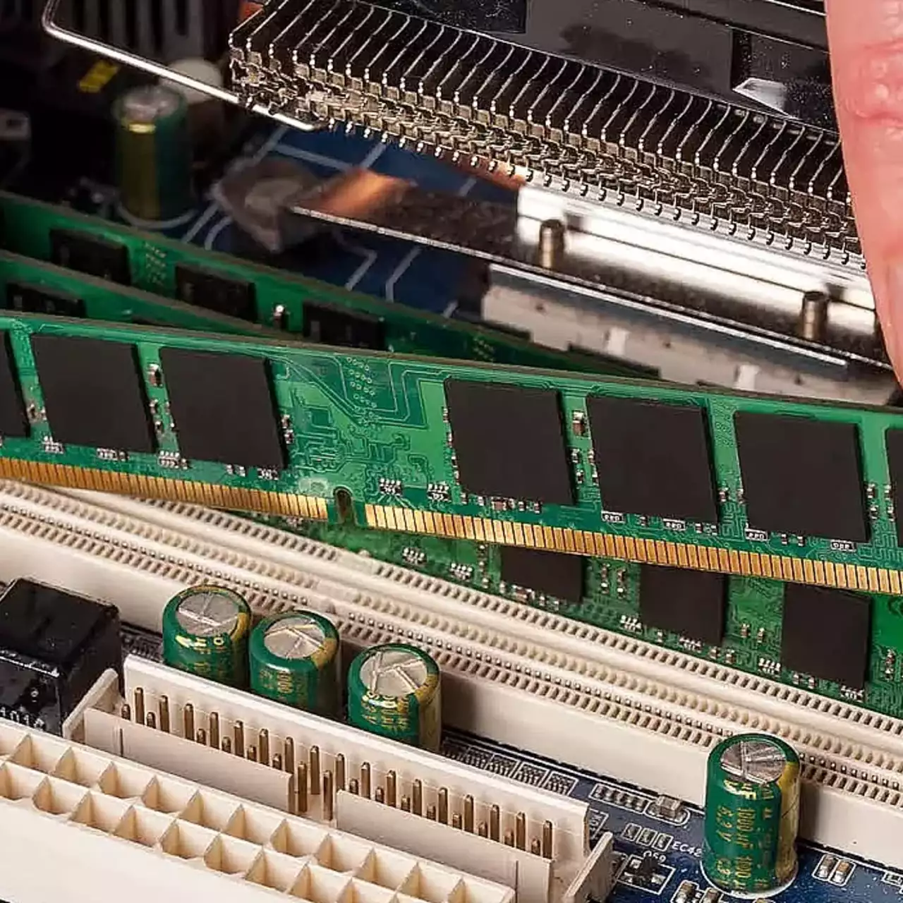 Крупнейшие производители памяти свернут выпуск DDR3 и DDR4 в 2025 Крупнейшие производители памяти свернут выпуск DDR3 и DDR4 в 2025