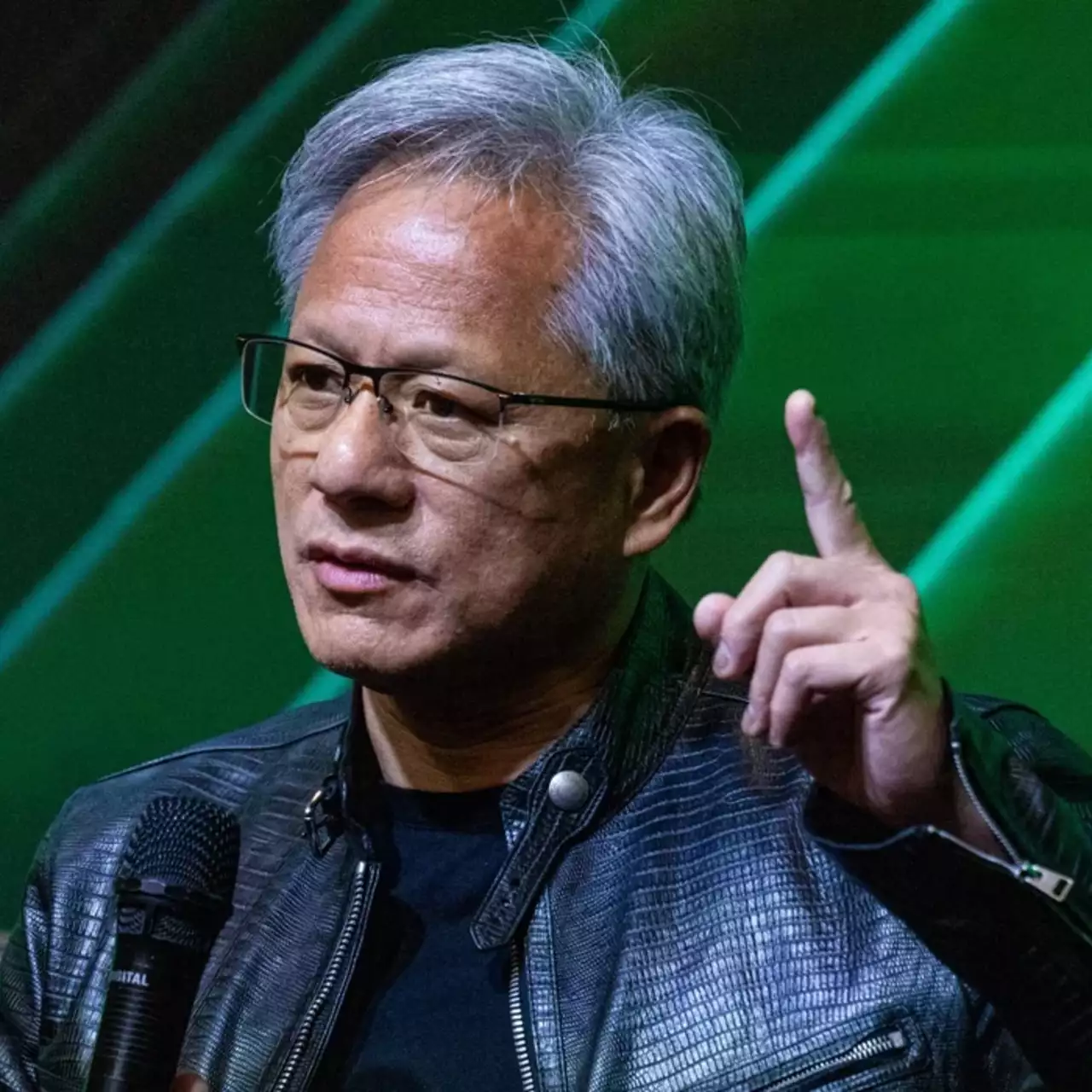 Глава NVIDIA впервые высказался о китайской нейросети DeepSeek Глава NVIDIA впервые высказался о китайской нейросети DeepSeek