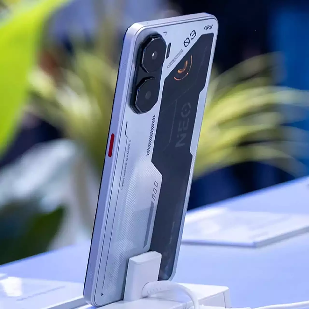 ZTE анонсировала смартфоны с прямой зарядкой и ИИ-оптимизацией для геймеров