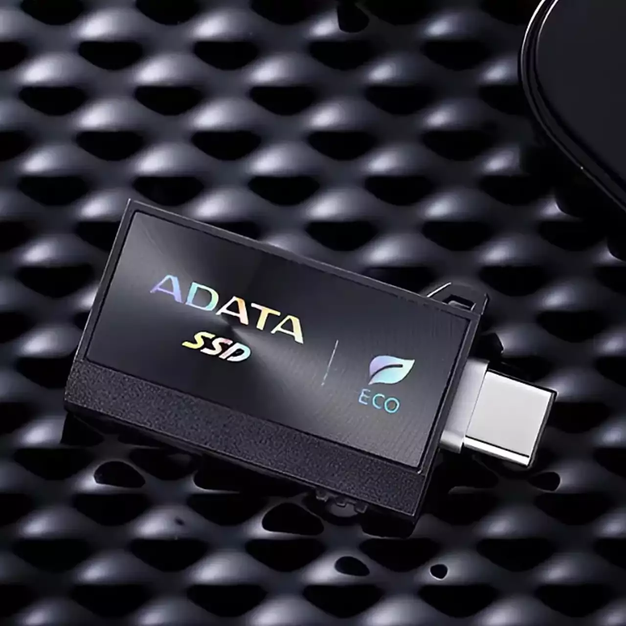 ADATA представила самый маленький SSD в мире с двойным портом и экопокрытием ADATA представила самый маленький SSD в мире с двойным портом и экопокрытием