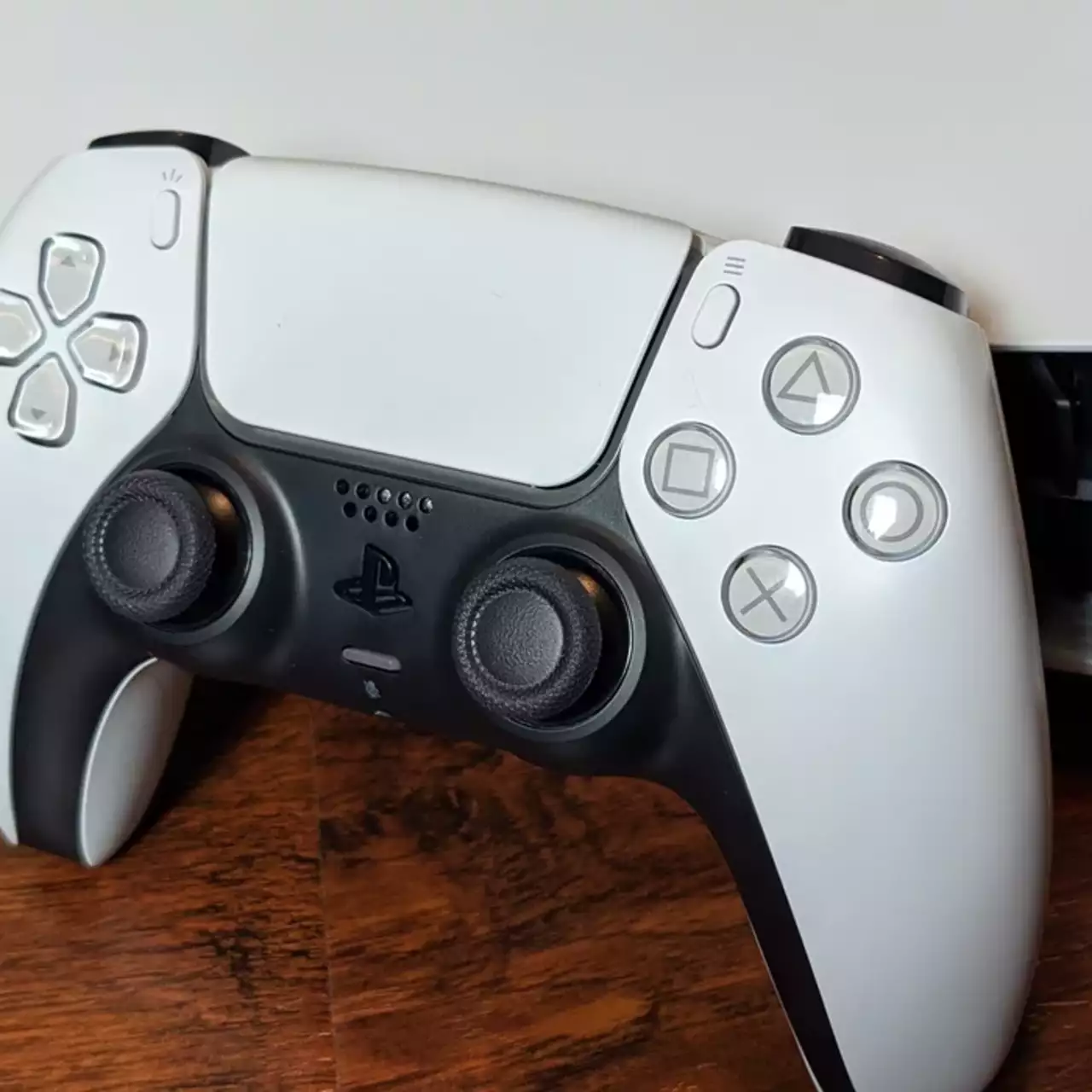 PS5 опережает PS4 по темпам продаж в США, а Xbox Series X/S отстает от Xbox One PS5 опережает PS4 по темпам продаж в США, а Xbox Series X/S отстает от Xbox One