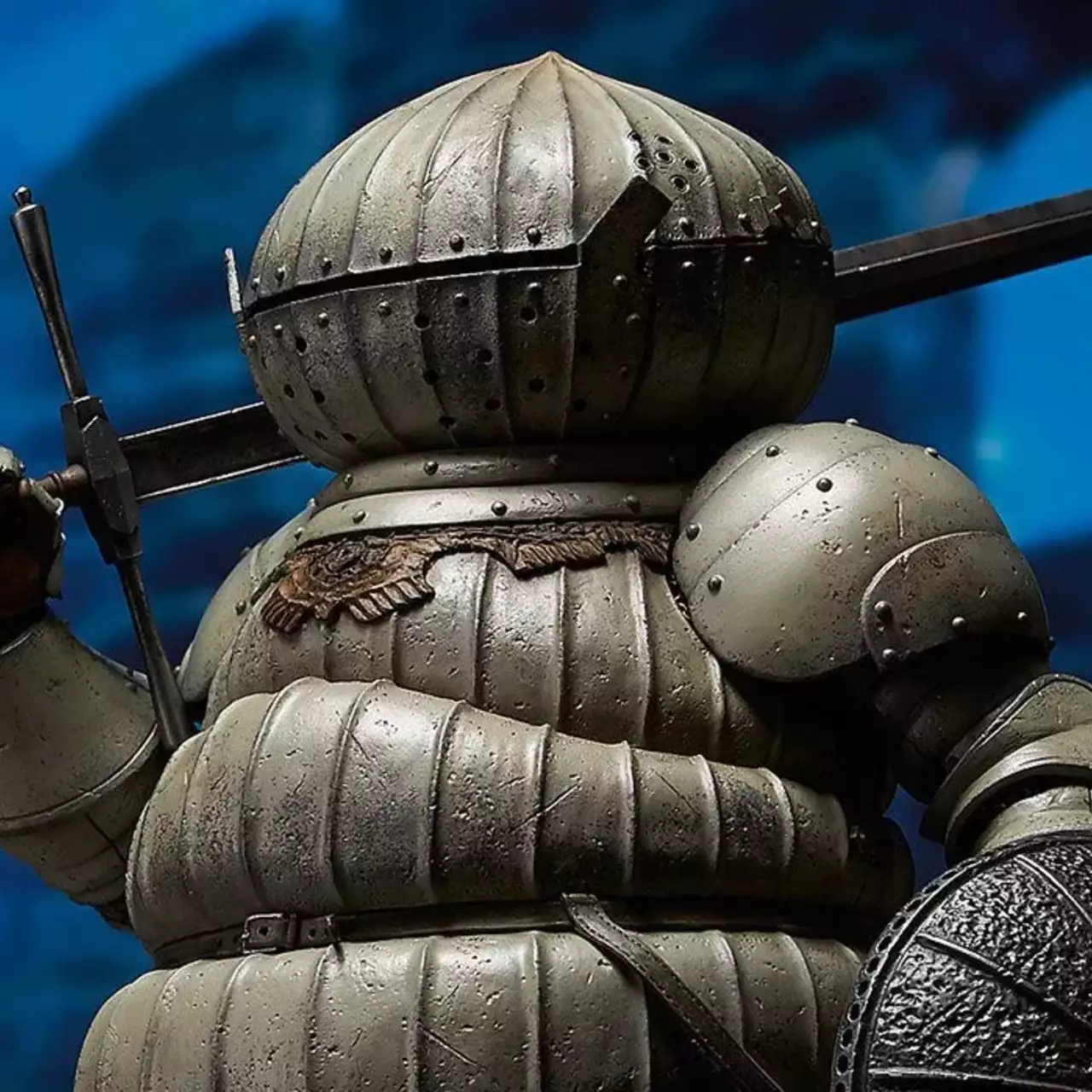 Девушка собрала миллионы просмотров, закосплеив Лукового рыцаря из Dark Souls