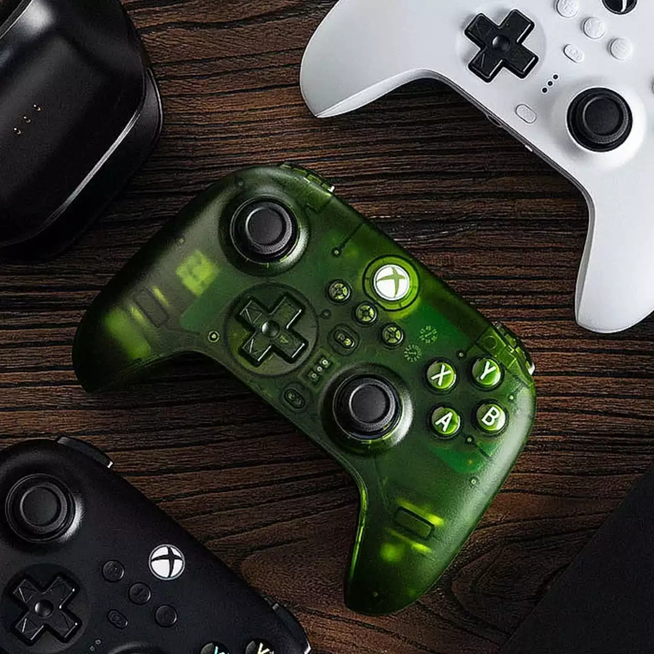 Проводной для Xbox, беспроводной для всех: представлен новый контроллер от 8BitDo