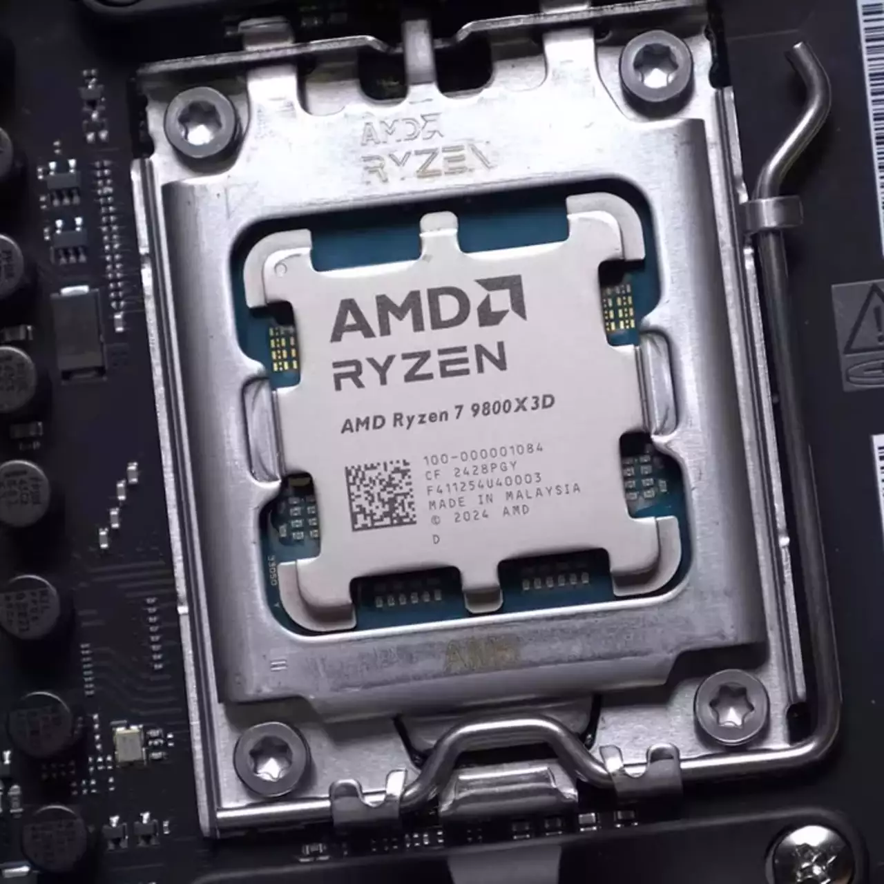 AMD объяснила массовые сбои Ryzen 7 9800X3D, но пользователи сомневаются AMD объяснила массовые сбои Ryzen 7 9800X3D, но пользователи сомневаются