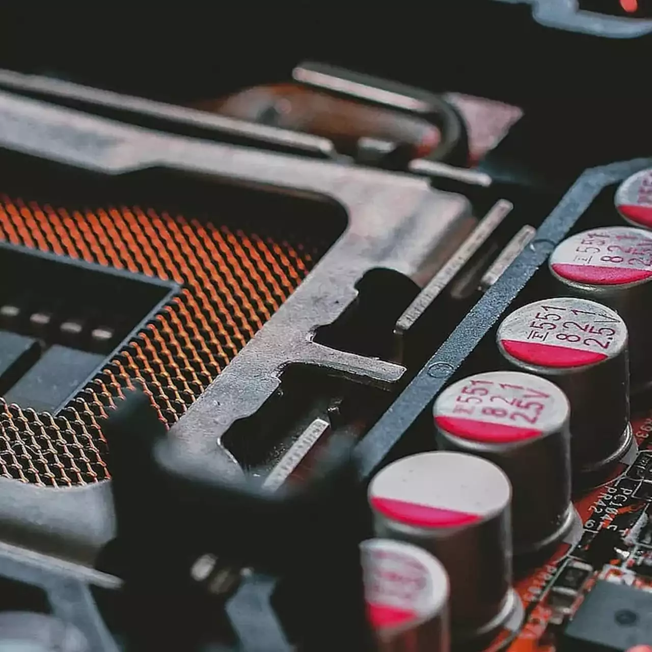 Российская компания iRU представила недорогие платы под Intel и AMD Российская компания iRU представила недорогие платы под Intel и AMD