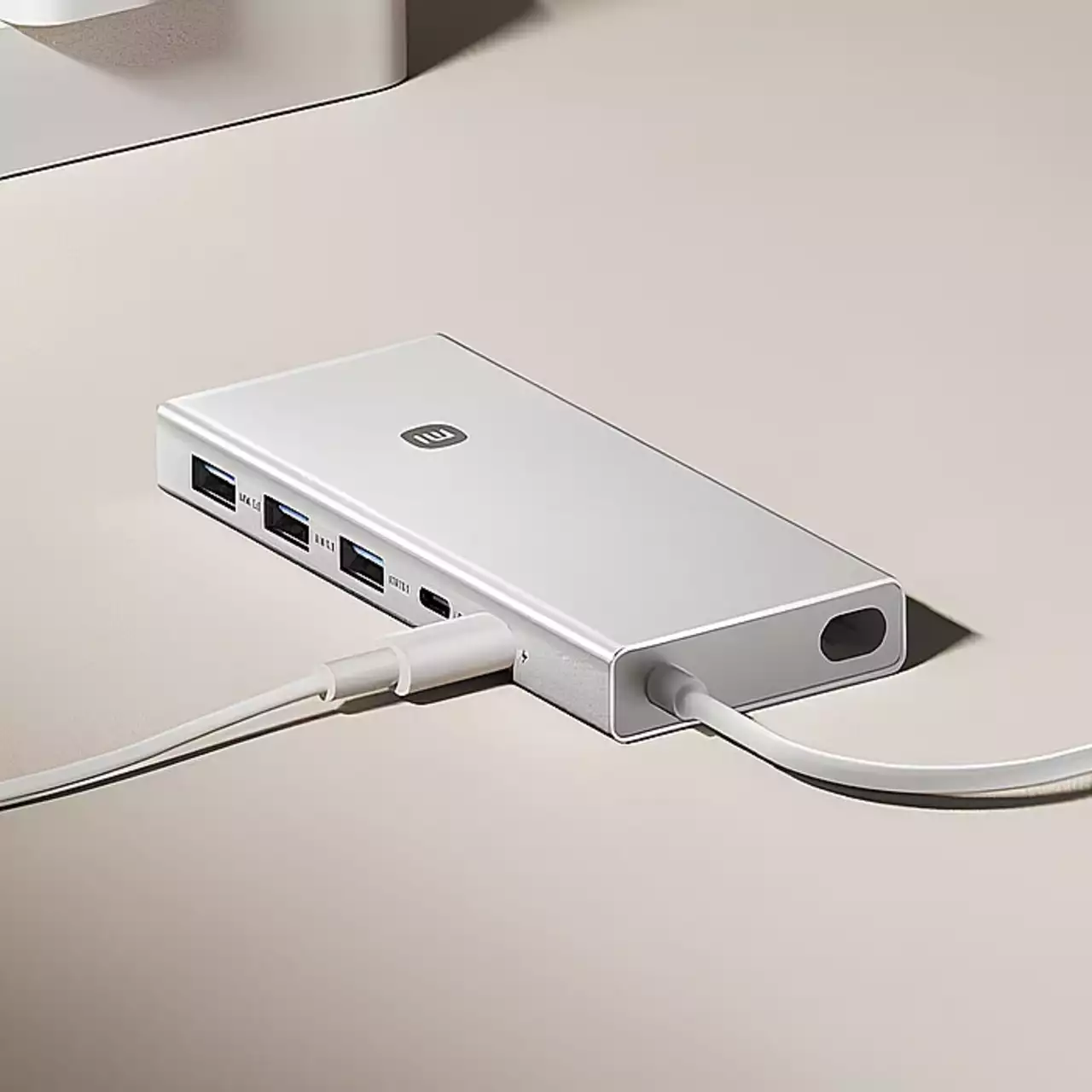 Xiaomi представила недорогой хаб с 10 портами: 4K, Ethernet и быстрая зарядка