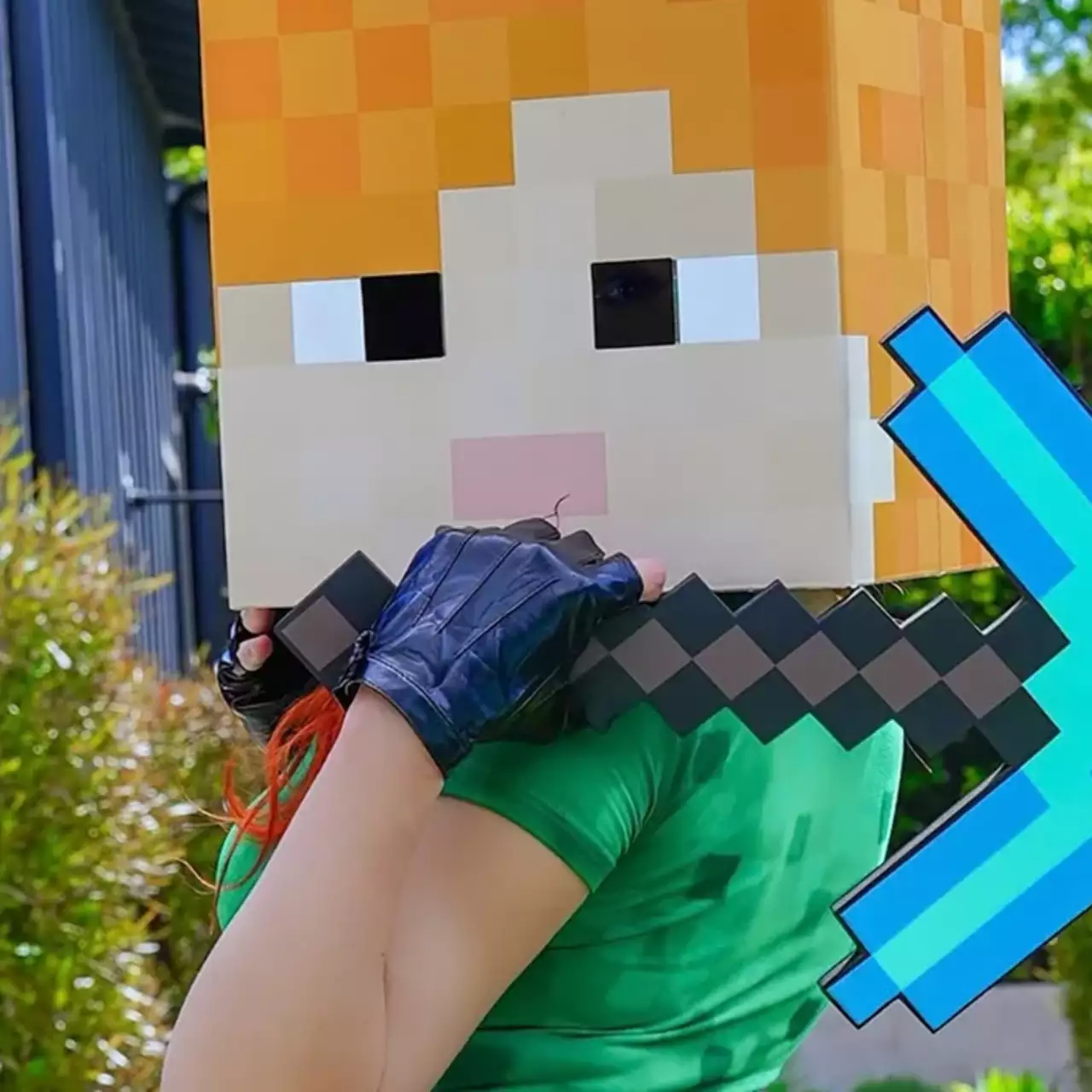 Девушка показала косплей на Алекс из Minecraft Девушка показала косплей на Алекс из Minecraft