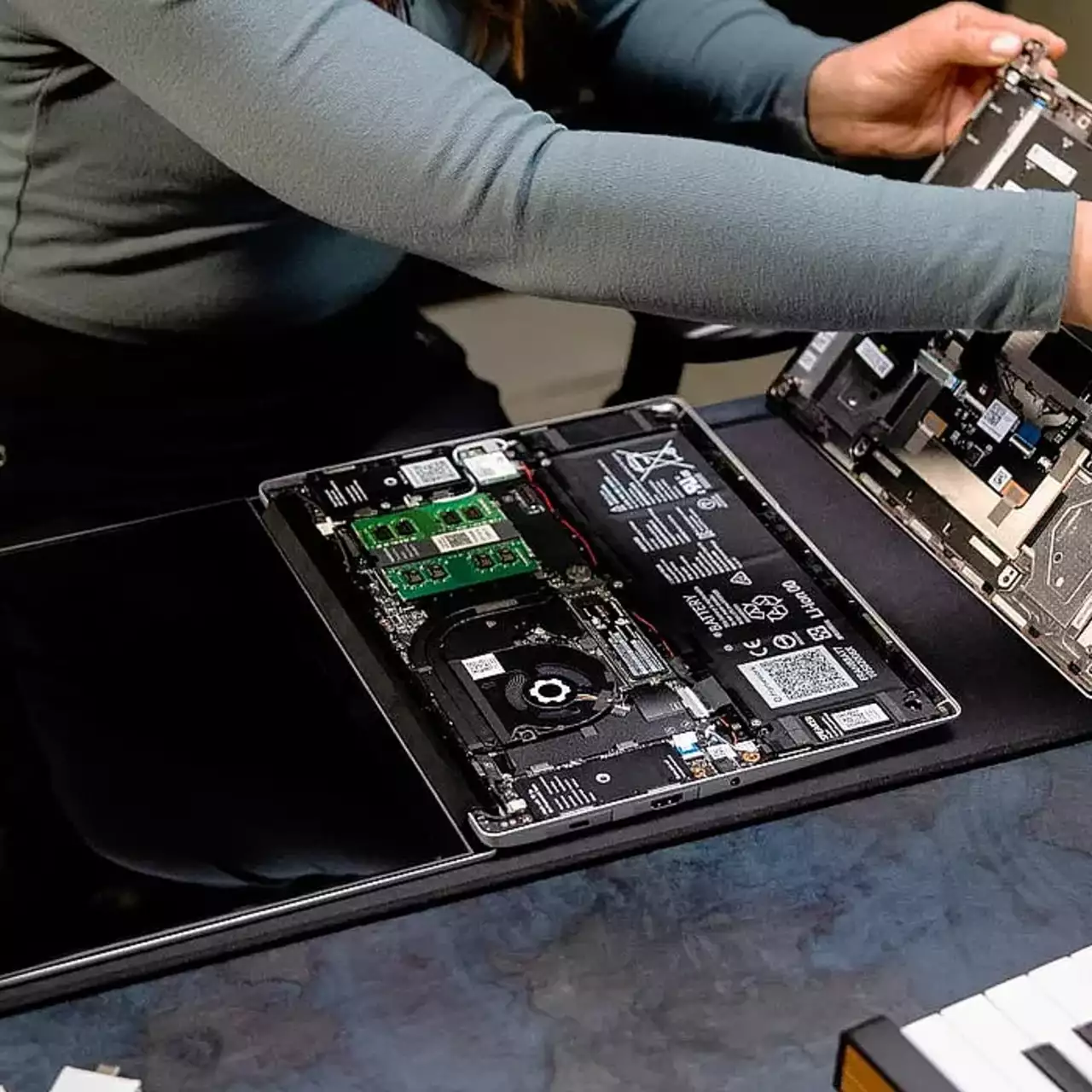 Intel хочет убедить производителей создавать модульные ноутбуки Intel хочет убедить производителей создавать модульные ноутбуки