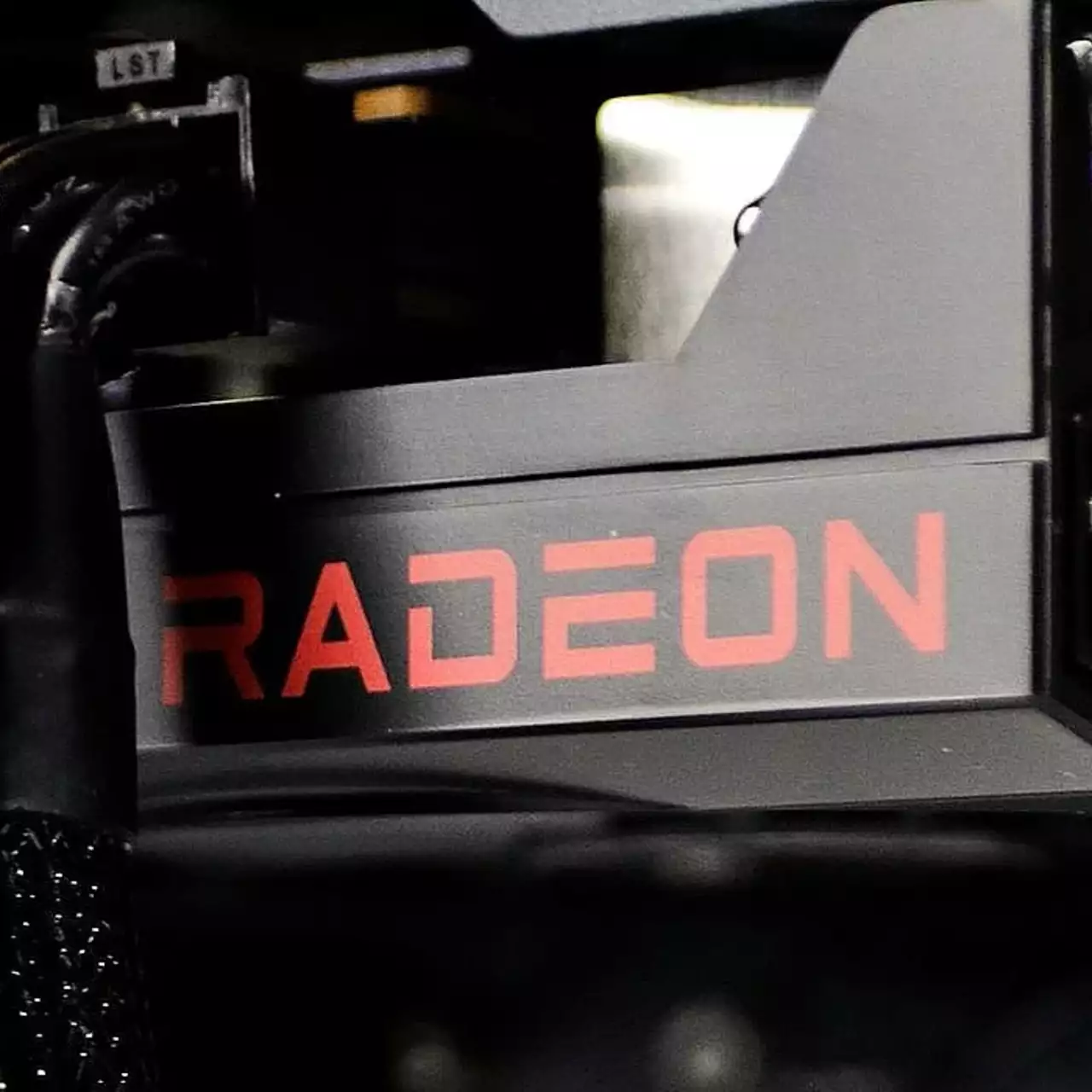 В сеть утекли характеристики бюджетной AMD Radeon RX 9070 GRE