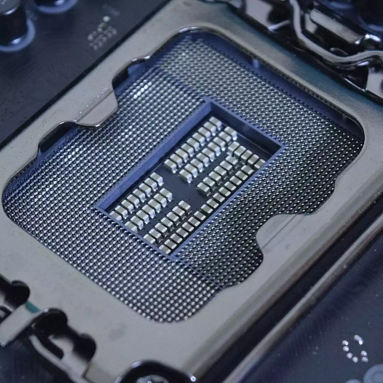 Intel переведет процессоры на новый сокет в 2026 году Intel переведет процессоры на новый сокет в 2026 году
