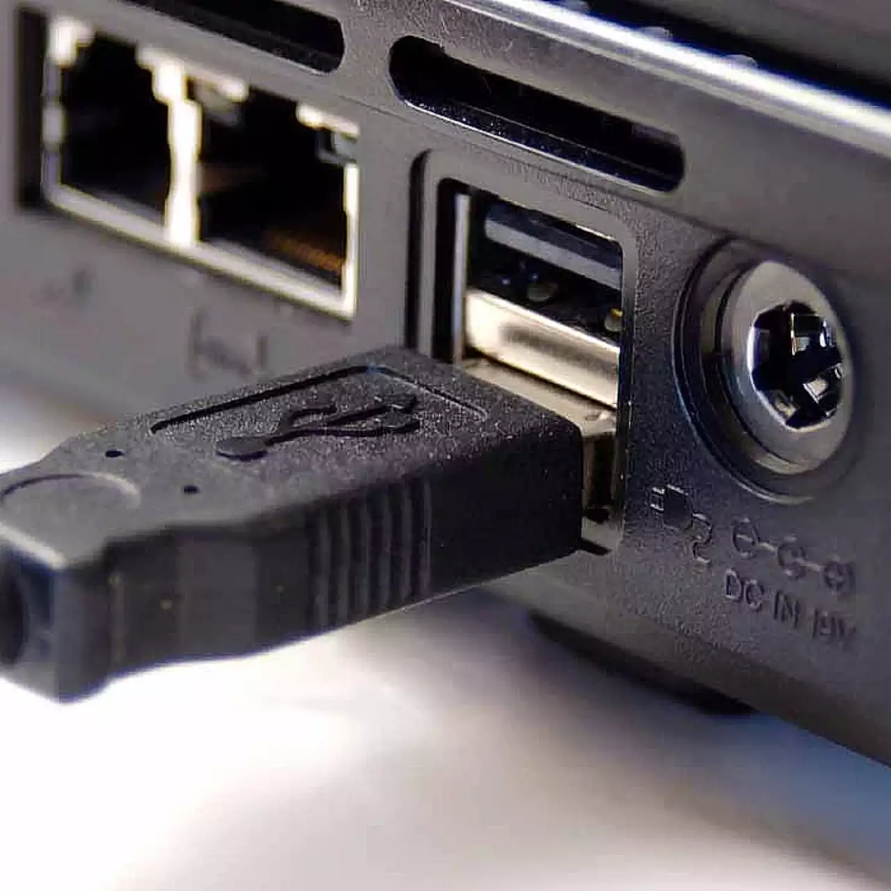 USB 2.0 исполнилось 25 лет — стандарт, который пережил всех USB 2.0 исполнилось 25 лет — стандарт, который пережил всех