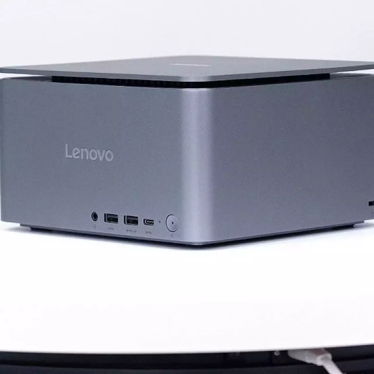 Lenovo упаковала десктопную мощь в мини-PC Lenovo упаковала десктопную мощь в мини-PC