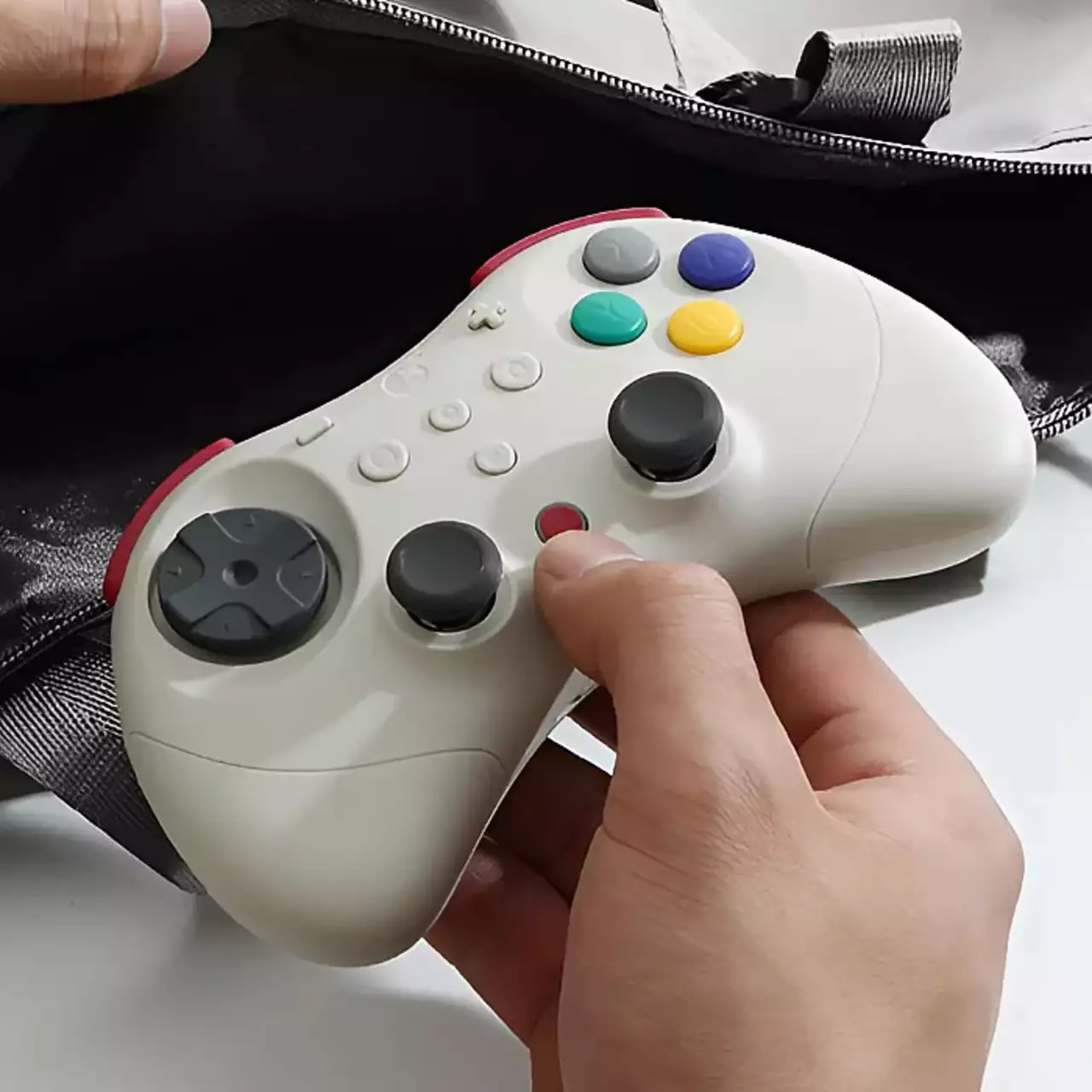 Sega Saturn в новом формате: представлен геймпад GuliKit Elves 2 Pro Sega Saturn в новом формате: представлен геймпад GuliKit Elves 2 Pro